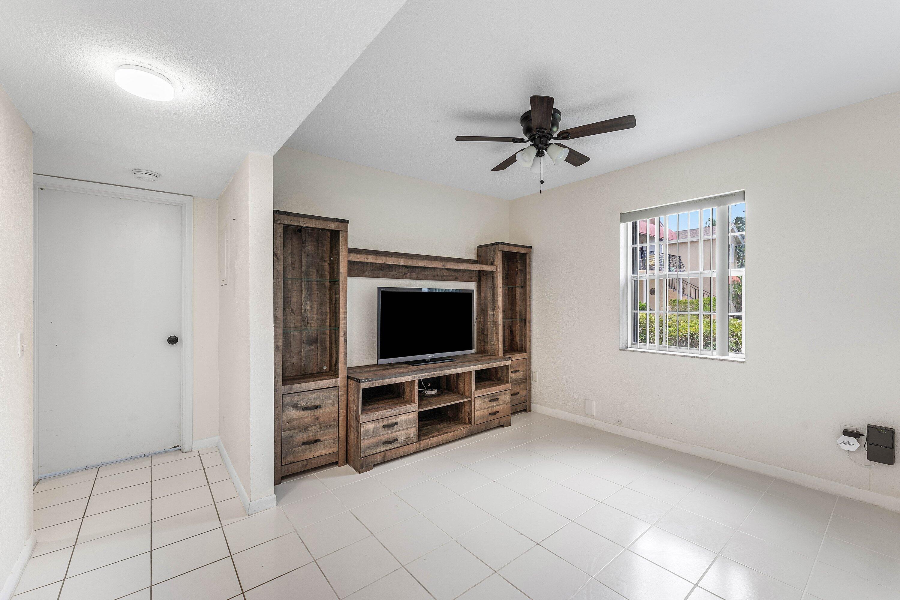 170 WATERSIDE #170, Hypoluxo FL 33462