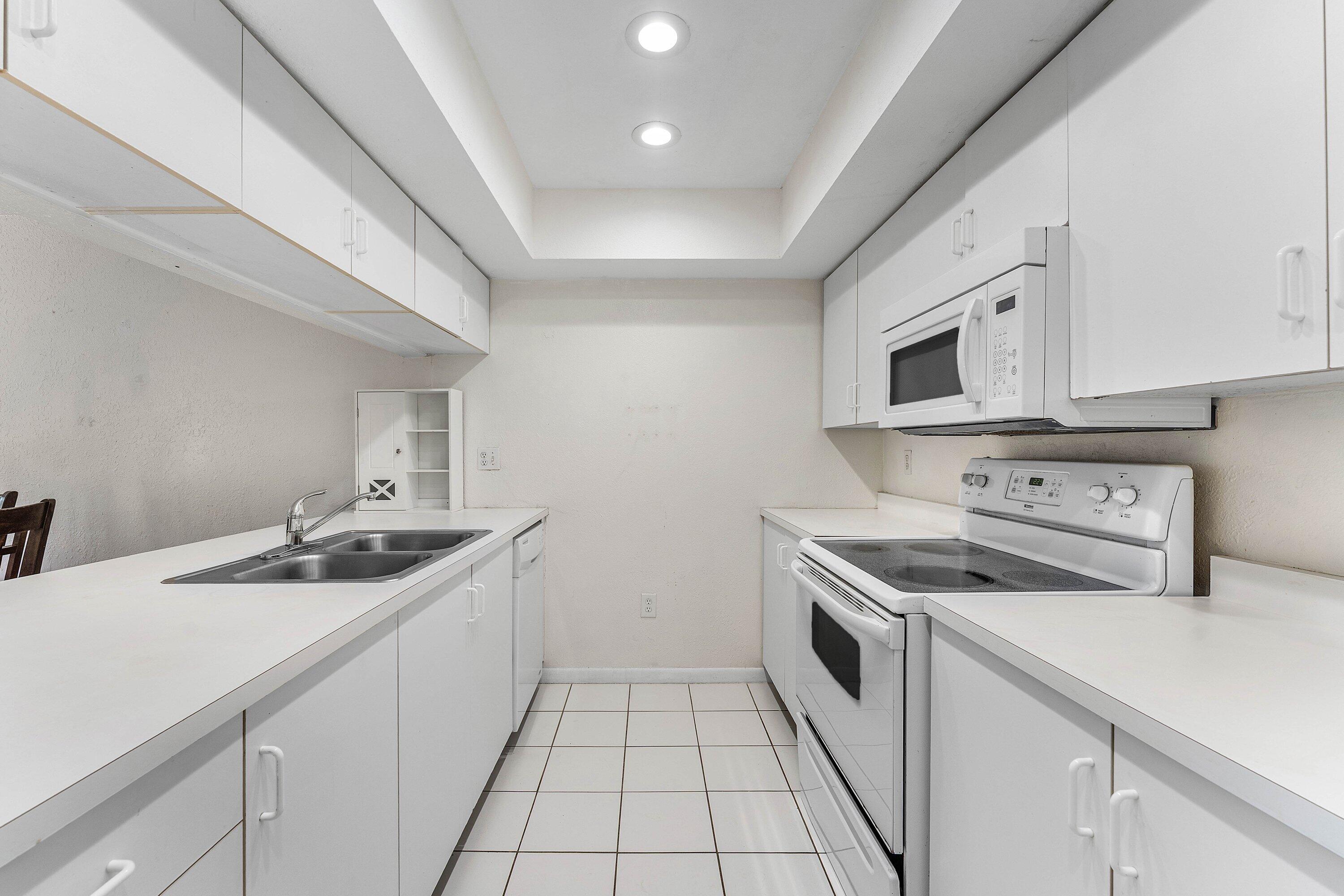 170 WATERSIDE #170, Hypoluxo FL 33462