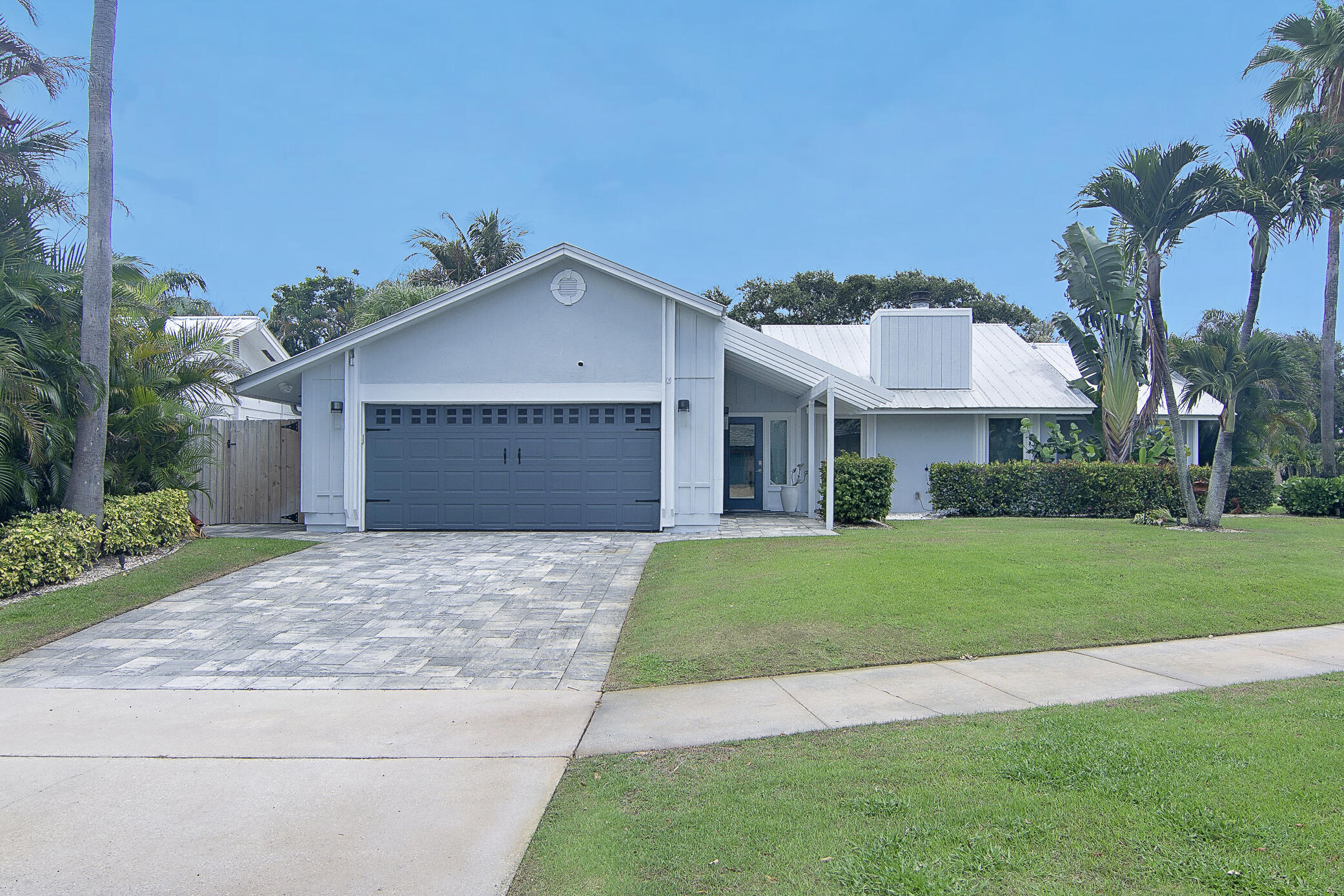 19 PINEHILL, Tequesta FL 33469