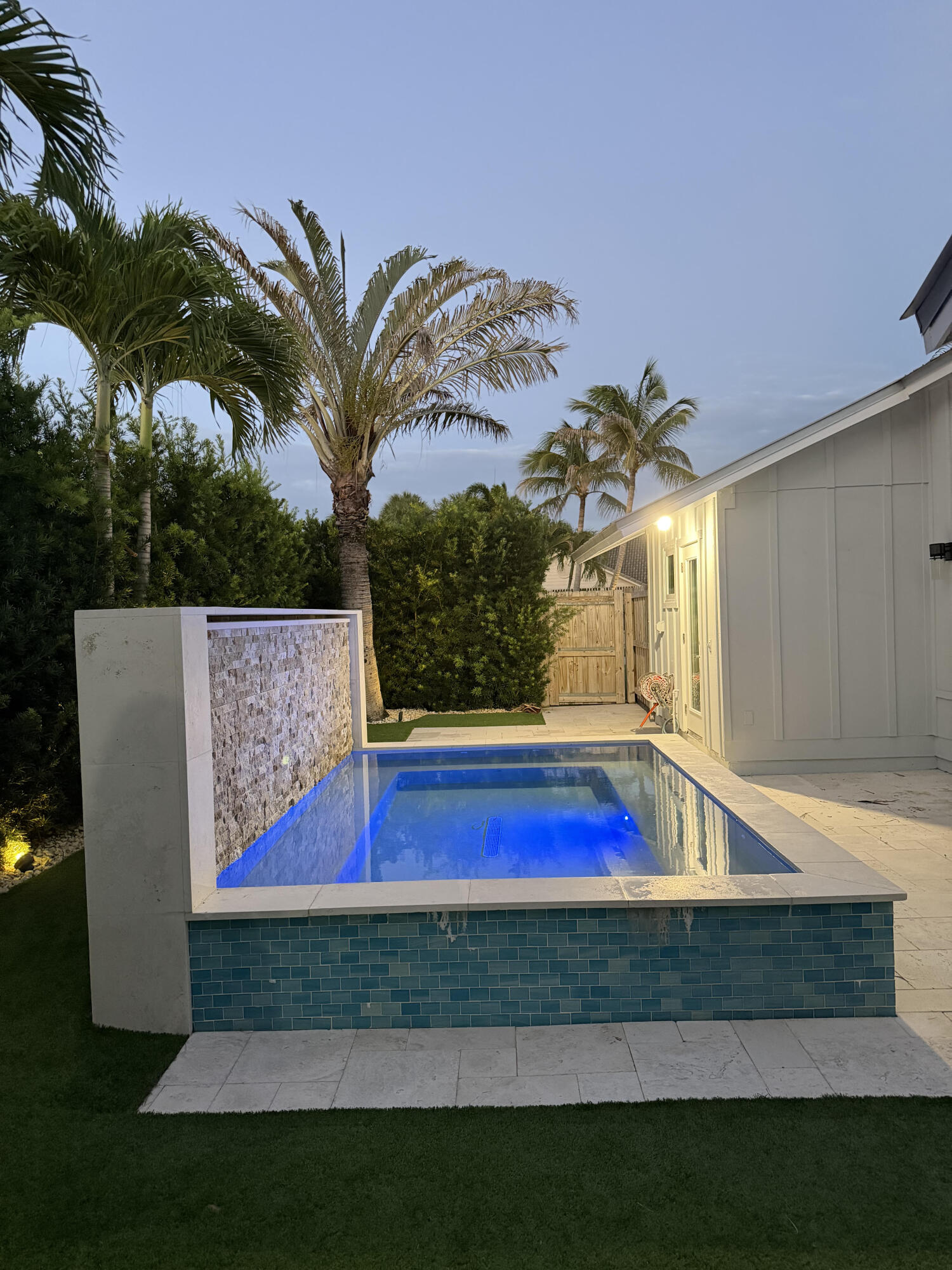 19 Pinehill, Tequesta FL 33469