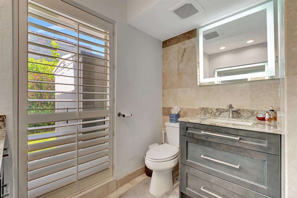 4450 NE 23RD, Lighthouse Point FL 33064
