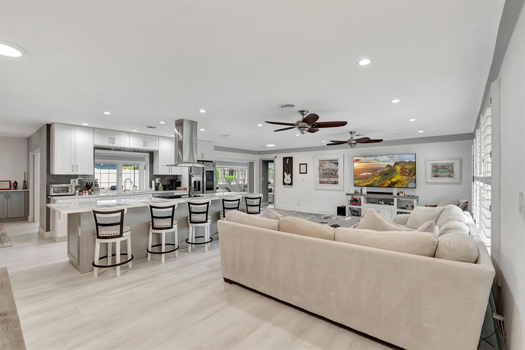 4450 NE 23RD, Lighthouse Point FL 33064