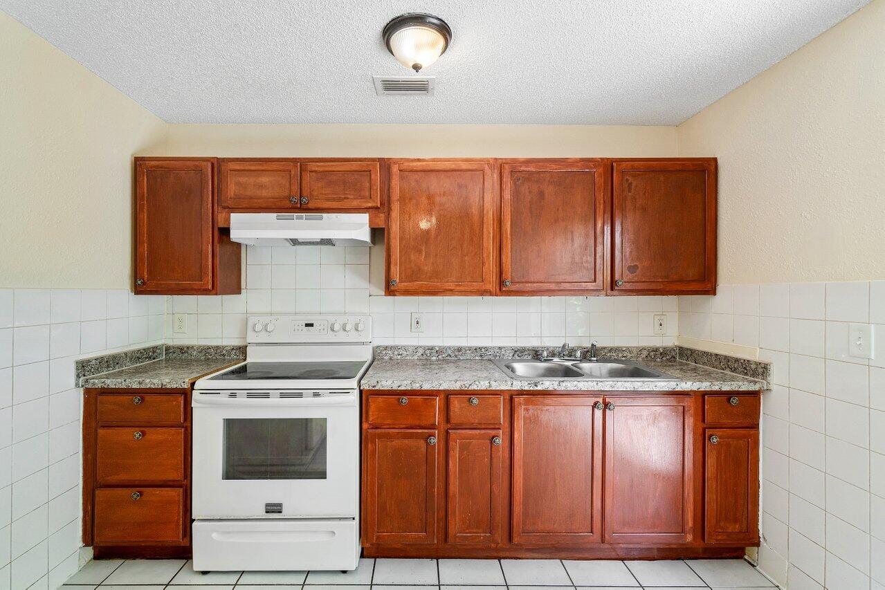 4861 Gulfstream, Lake Worth FL 33460