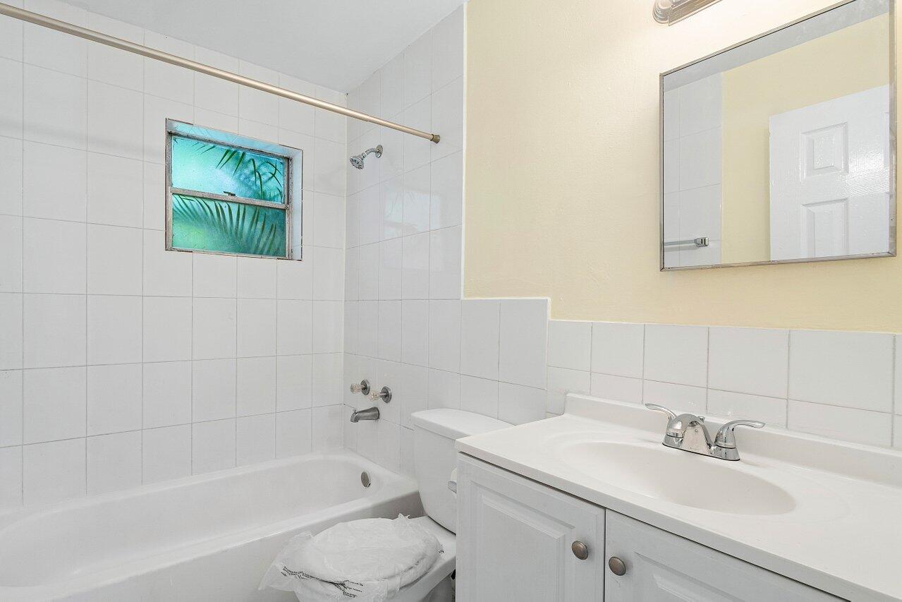 4861 Gulfstream, Lake Worth FL 33460
