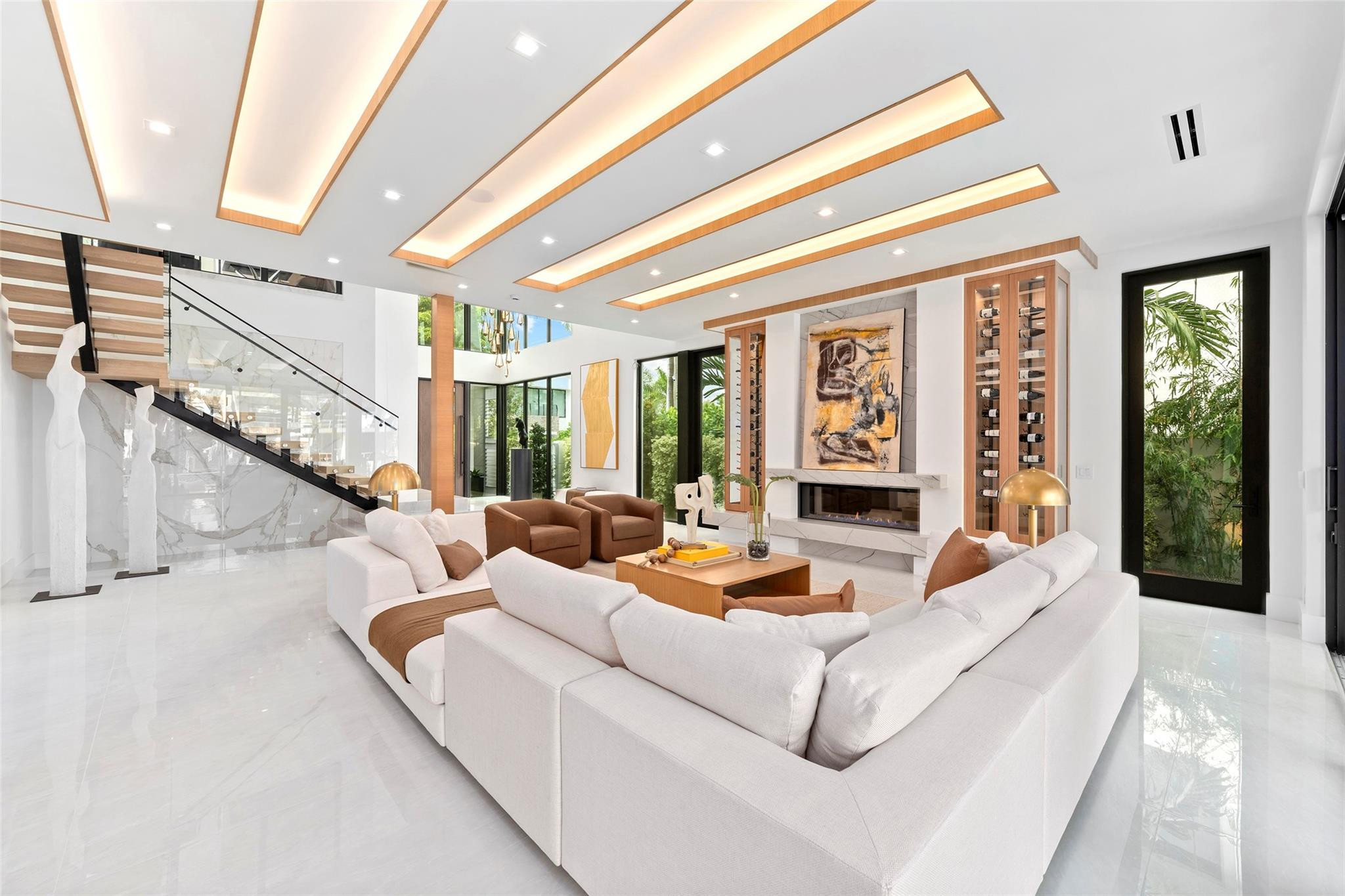24 FIESTA, Fort Lauderdale FL 33301