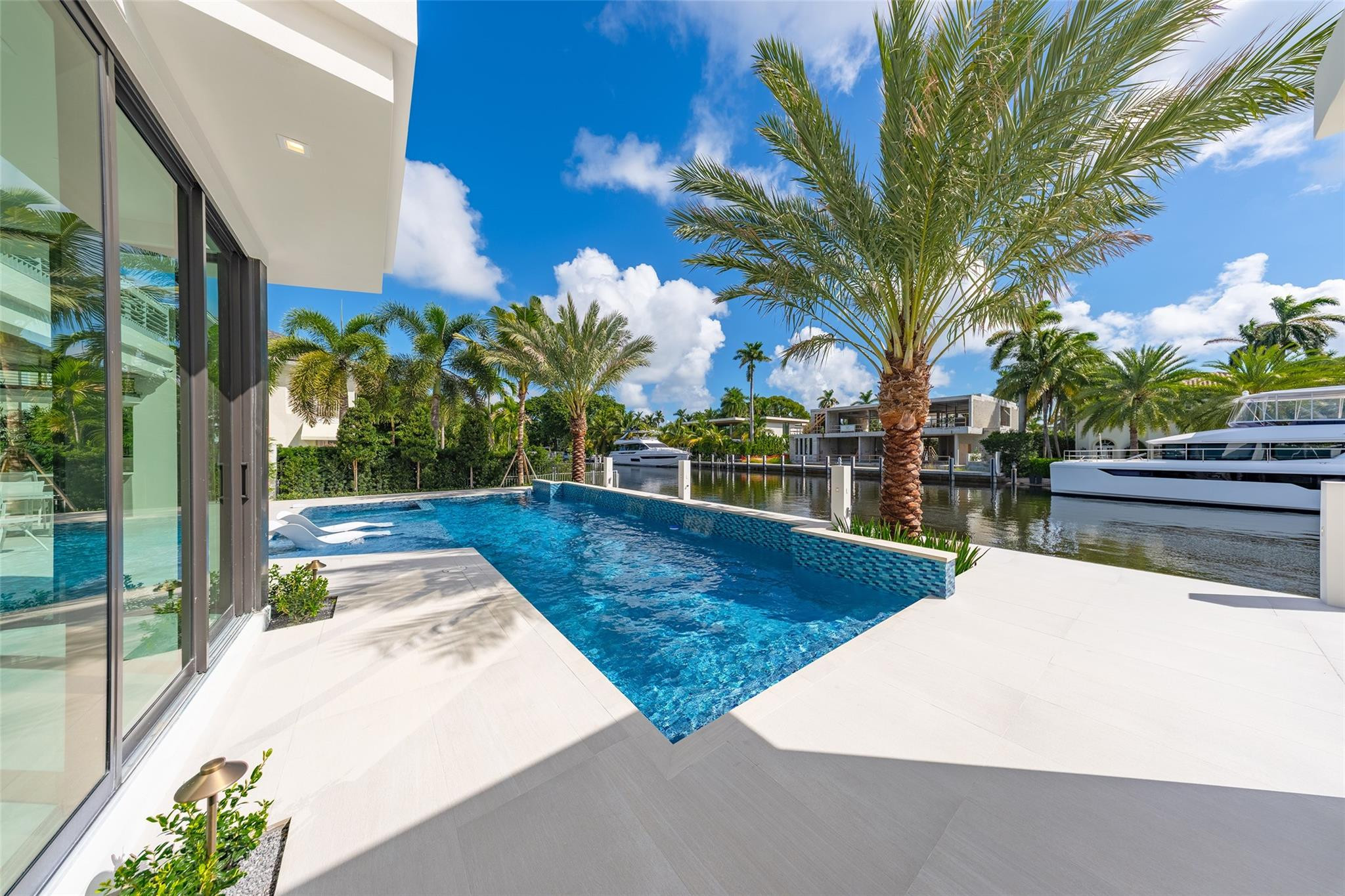 24 FIESTA, Fort Lauderdale FL 33301