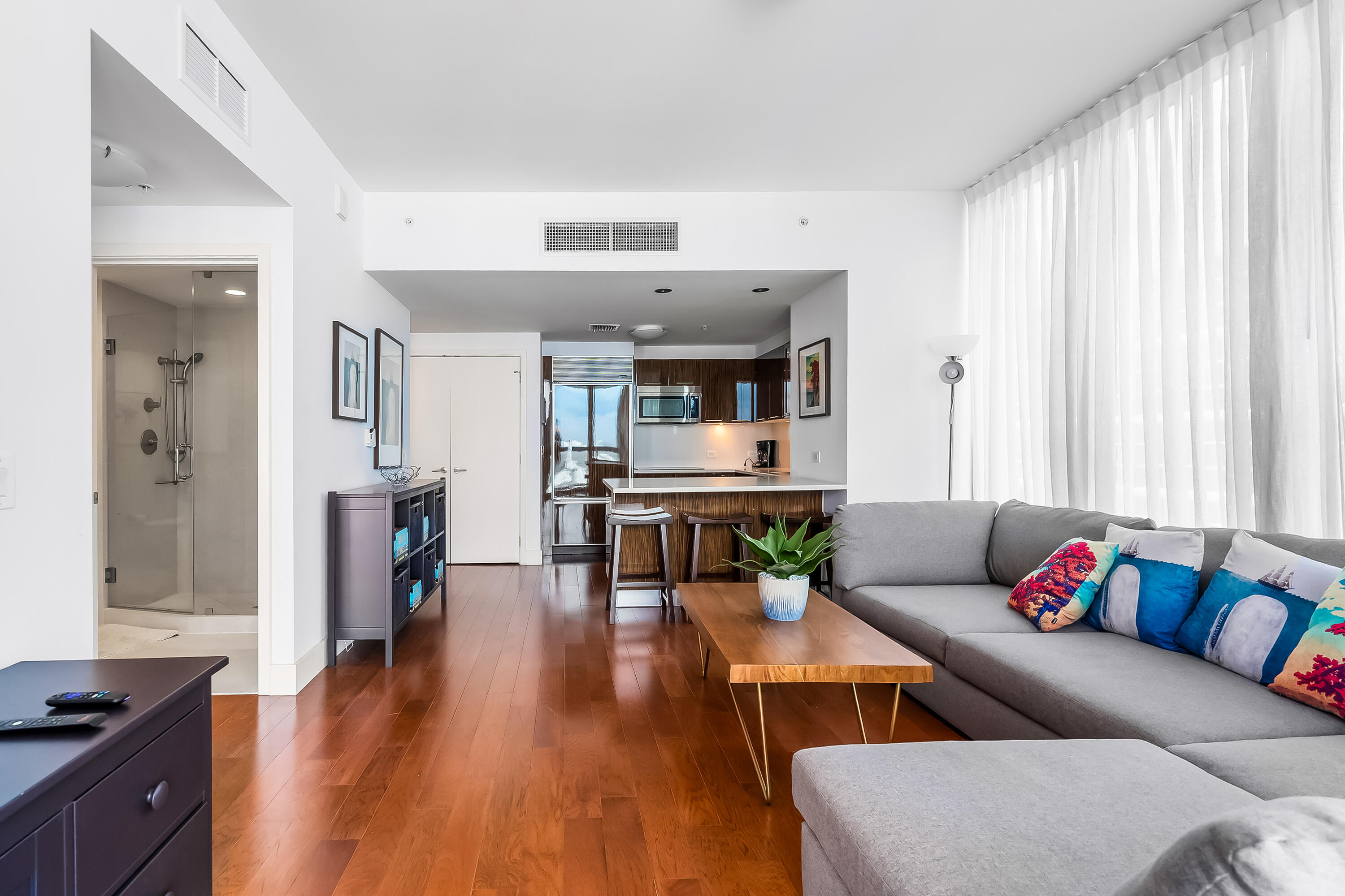6899 Collins #1409, Miami Beach FL 33141