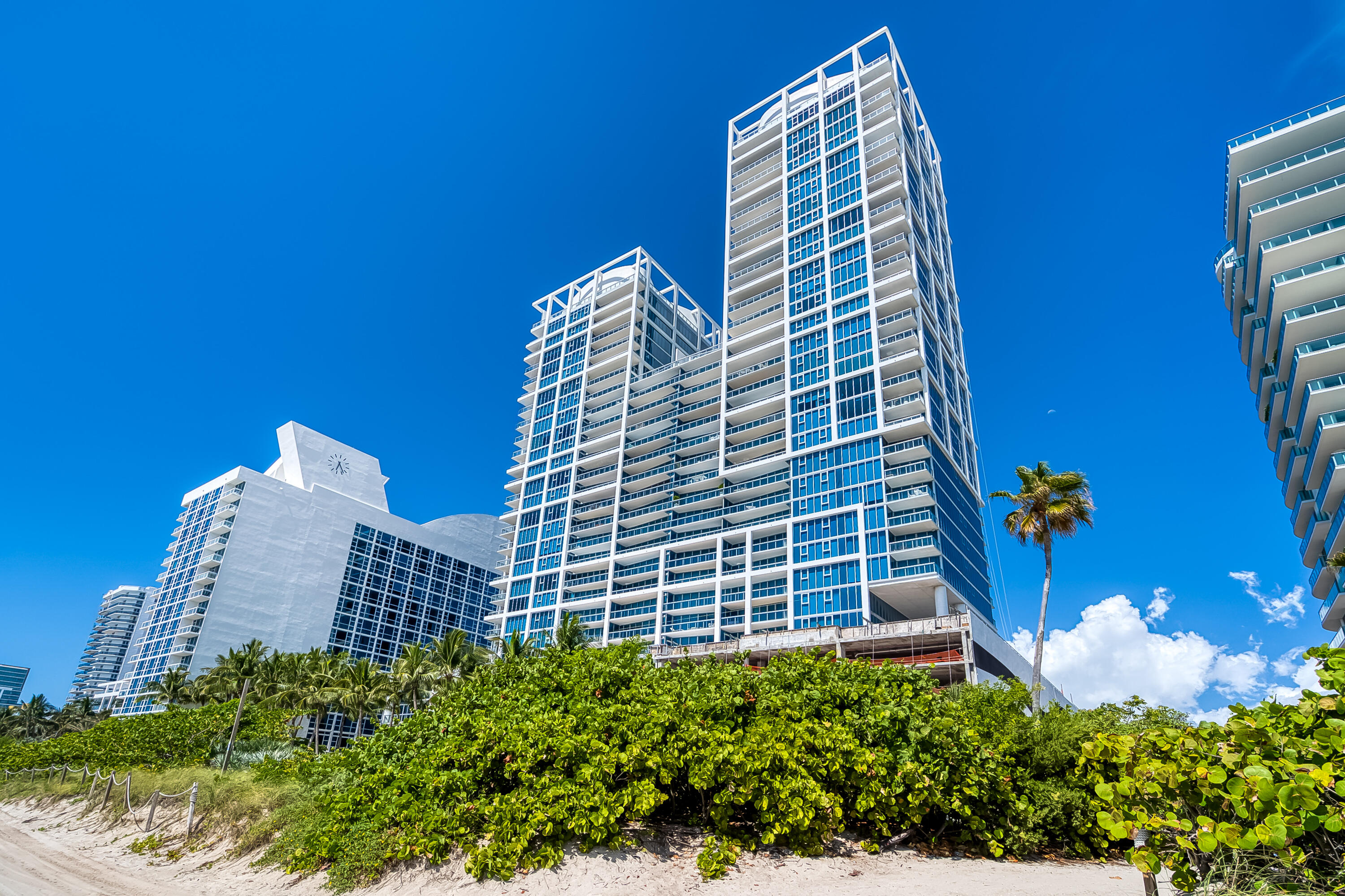 6899 Collins #1409, Miami Beach FL 33141