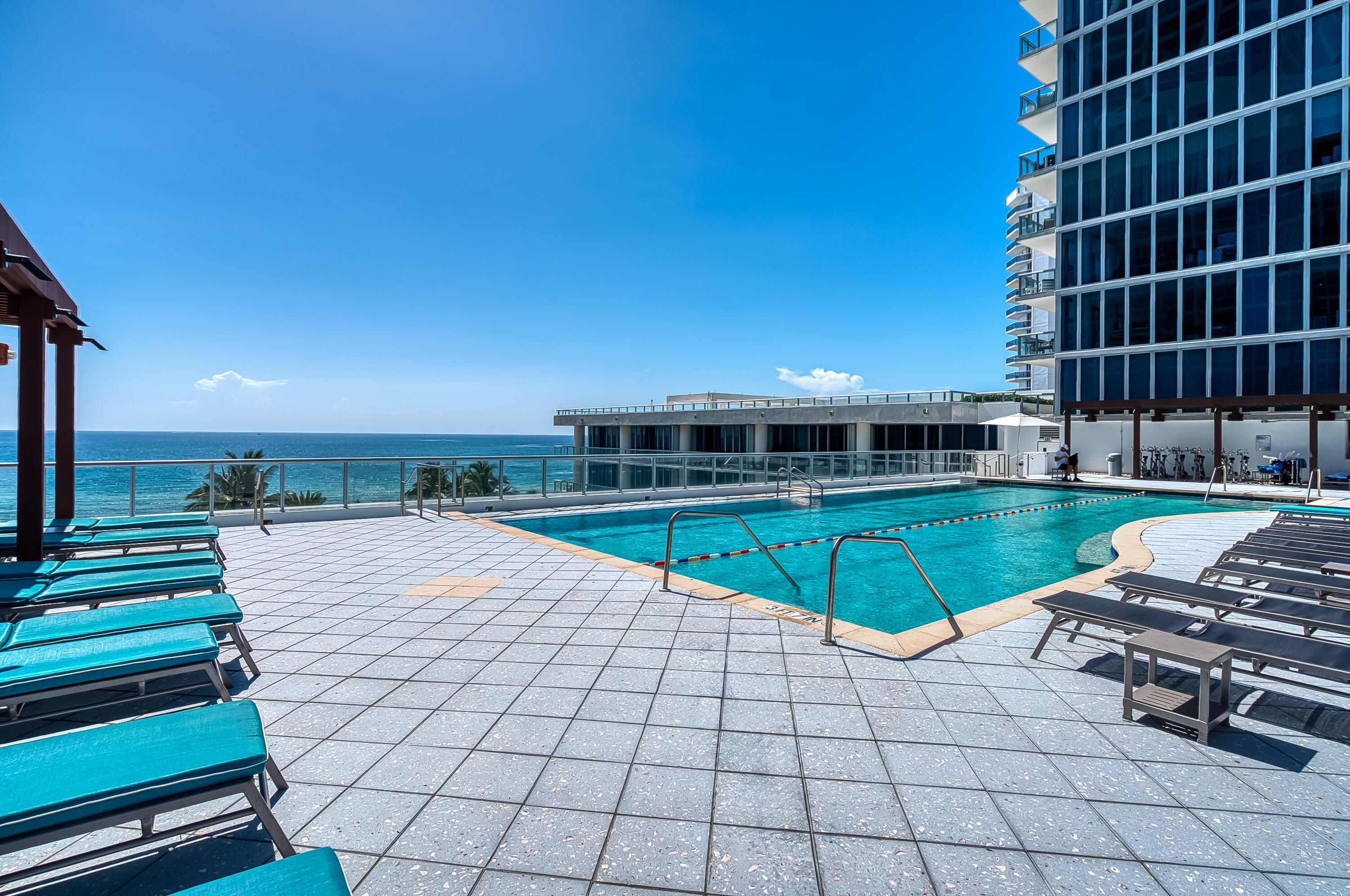 6899 Collins #1409, Miami Beach FL 33141