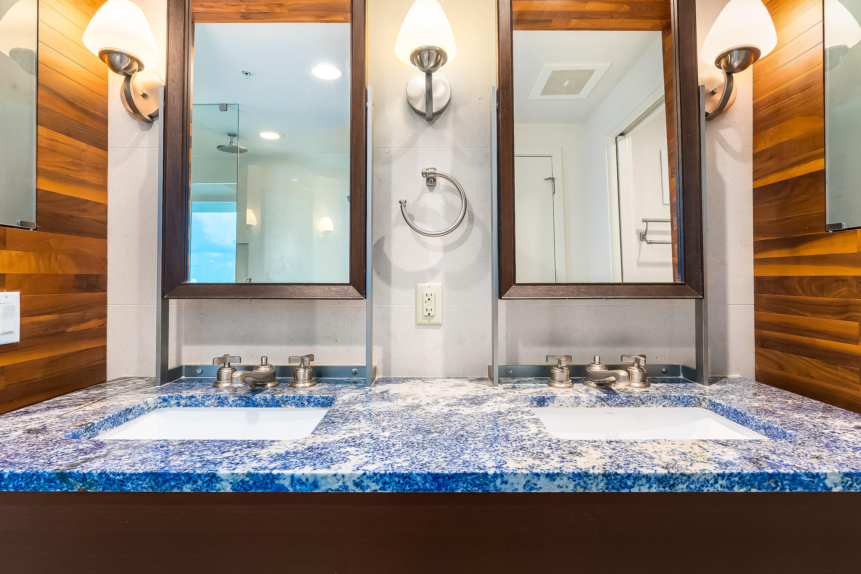 6899 Collins #1409, Miami Beach FL 33141