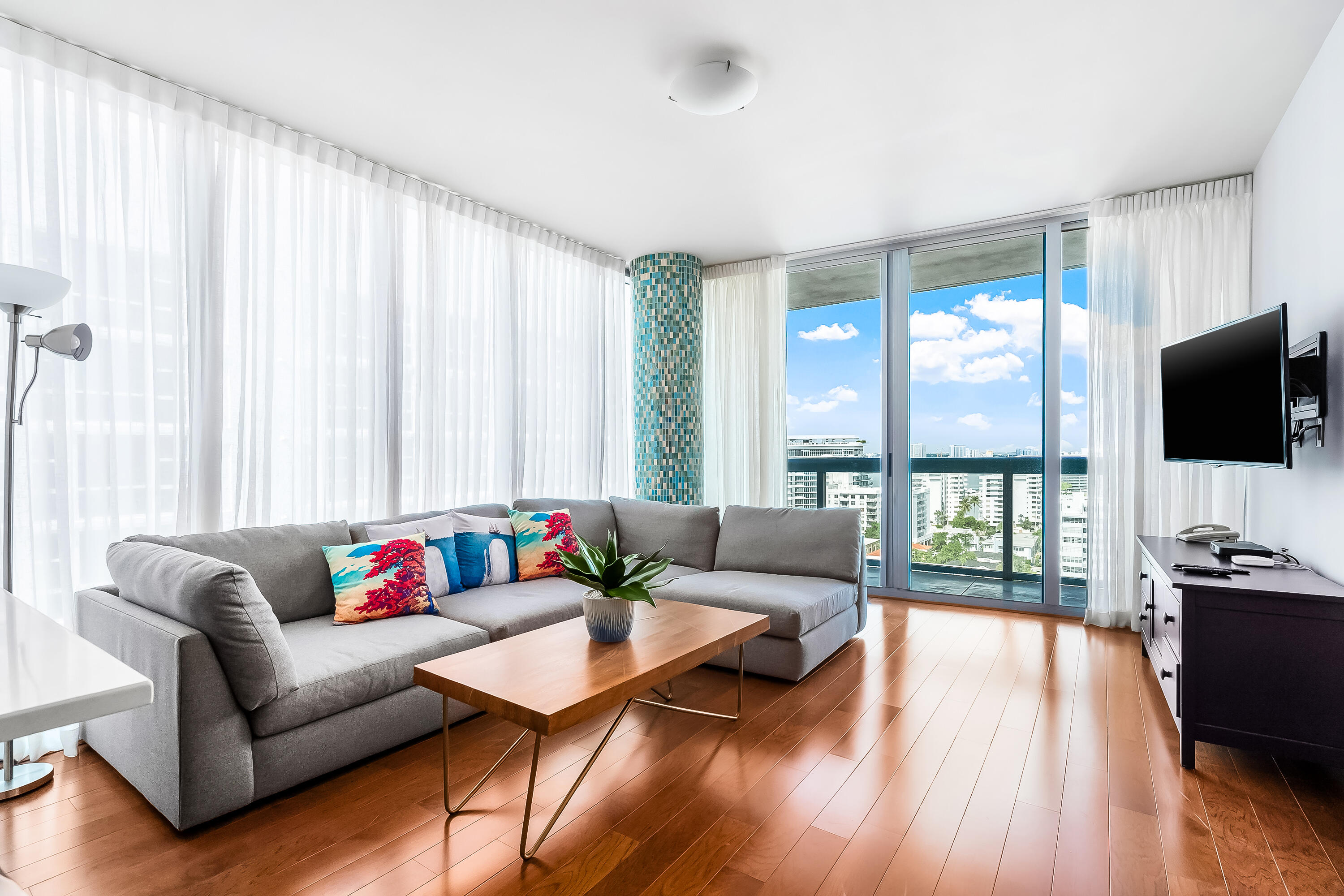 6899 Collins #1409, Miami Beach FL 33141
