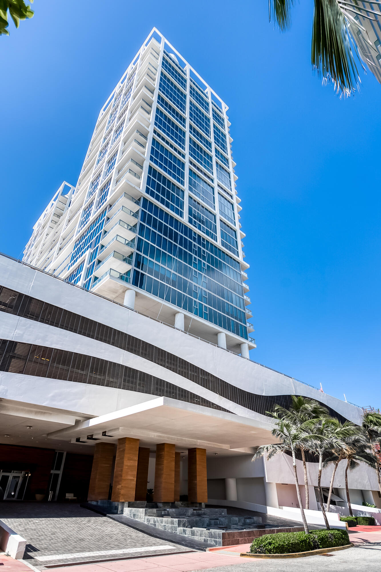6899 Collins #1409, Miami Beach FL 33141