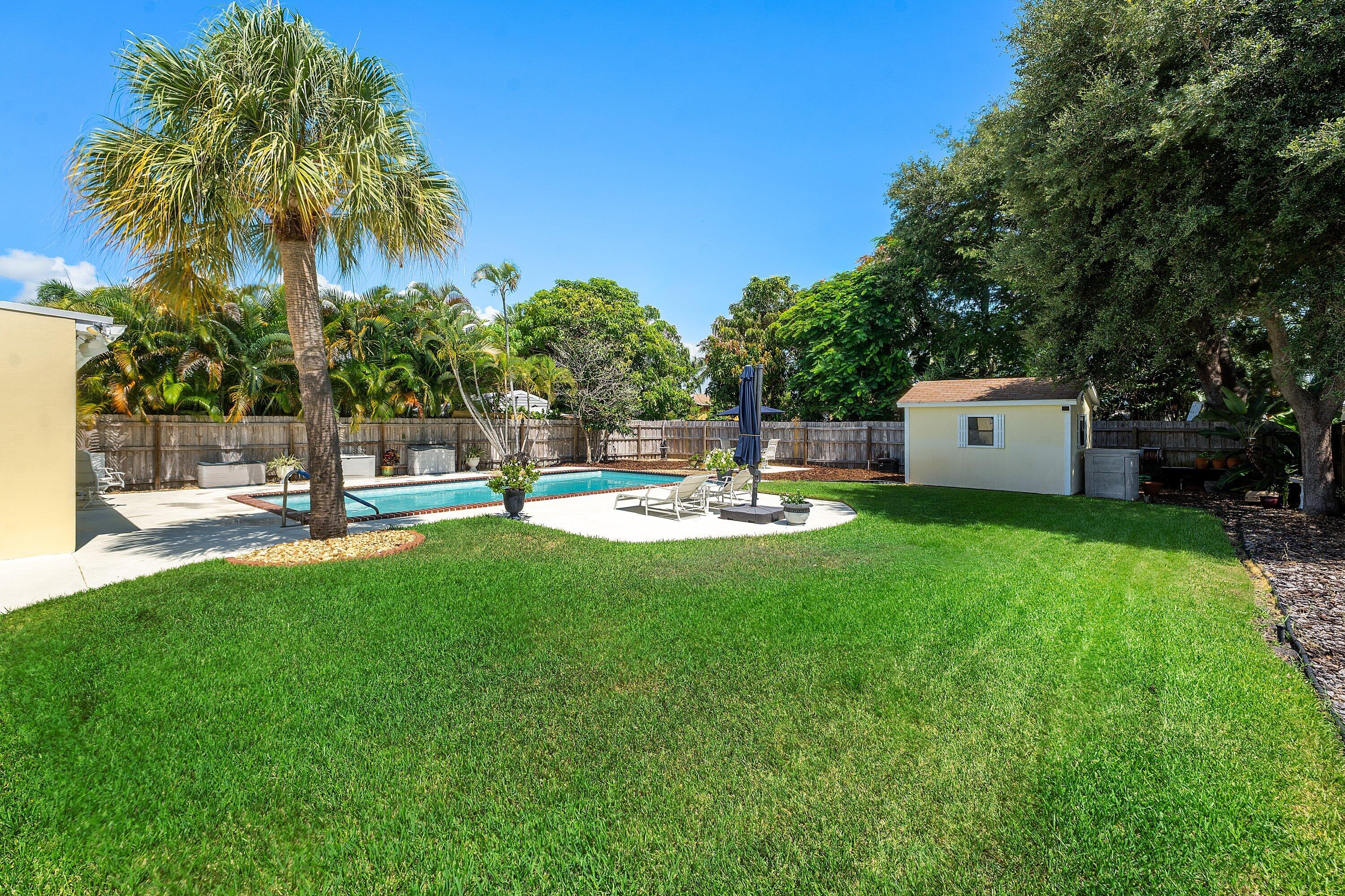 141 Date Palm, Lake Park FL 33403