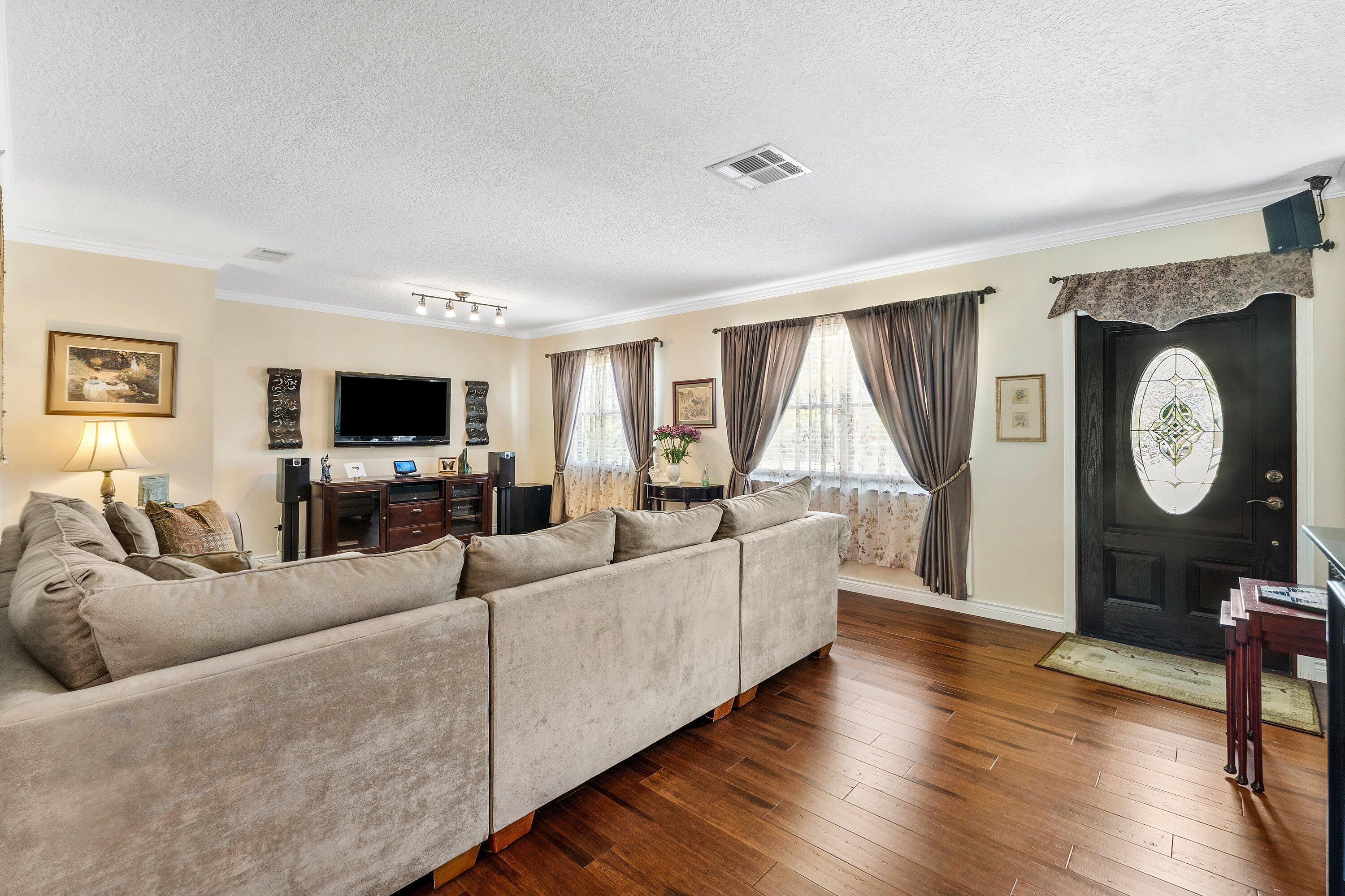 141 Date Palm, Lake Park FL 33403