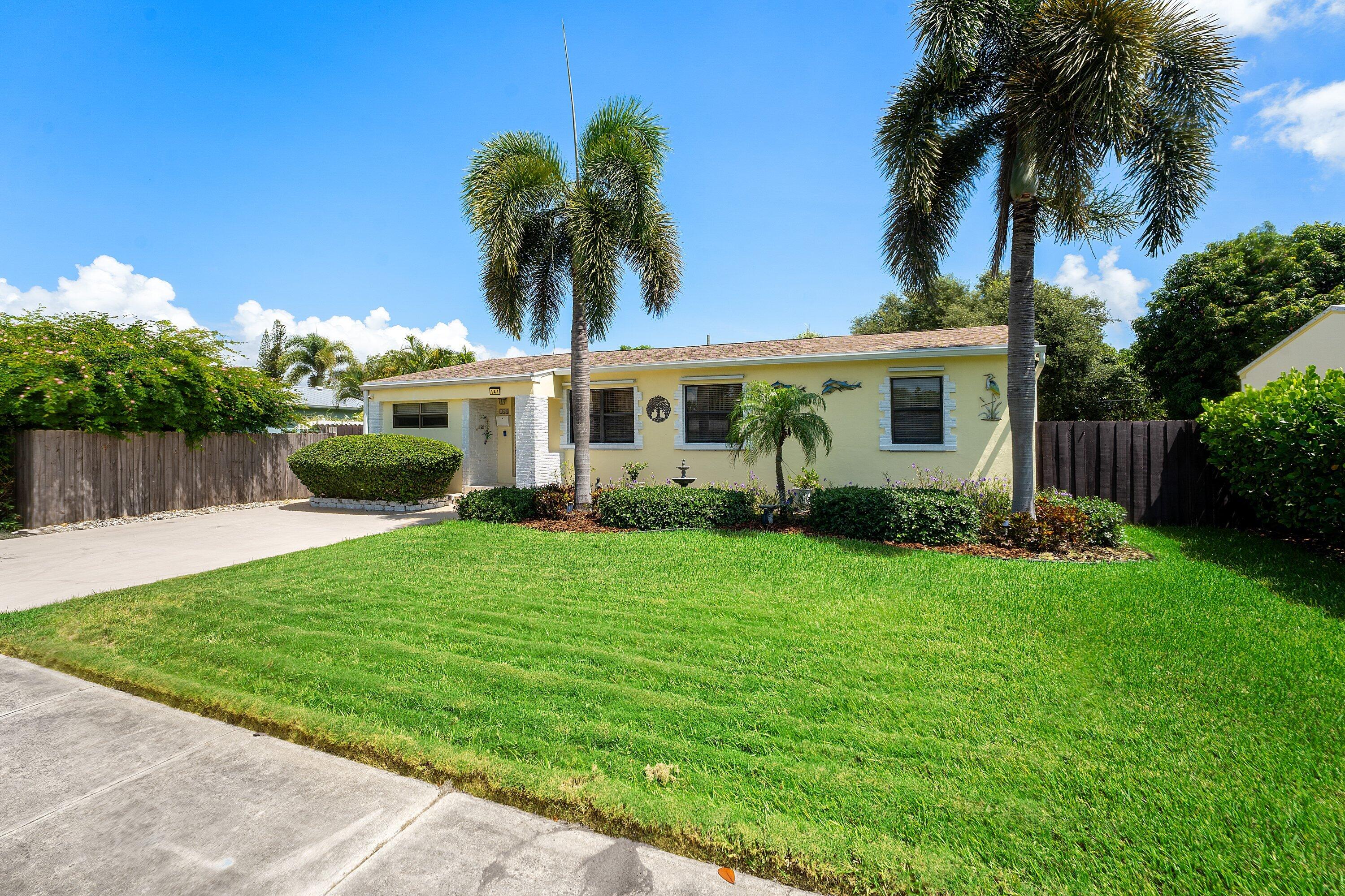 141 Date Palm, Lake Park FL 33403