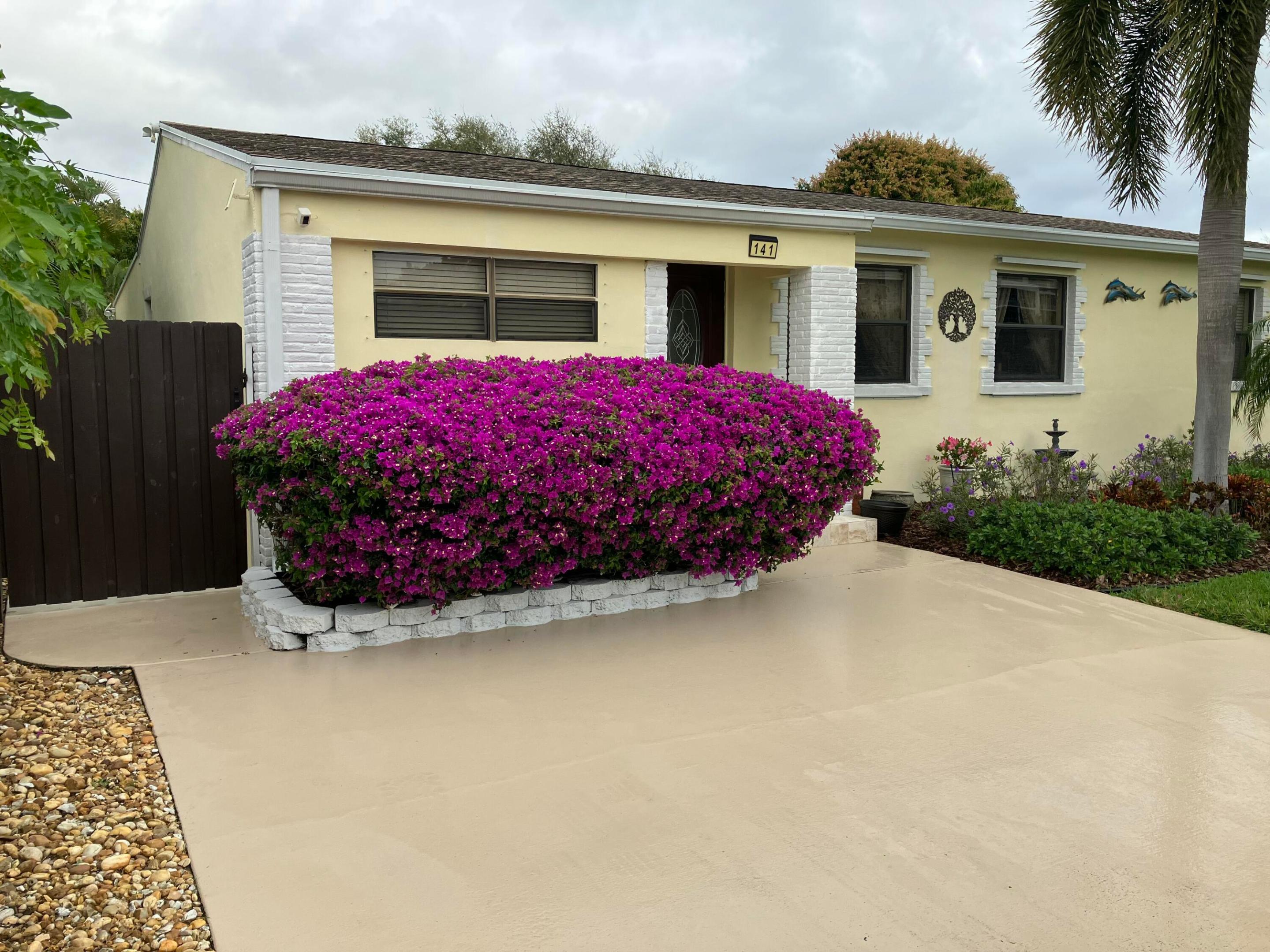 141 Date Palm, Lake Park FL 33403