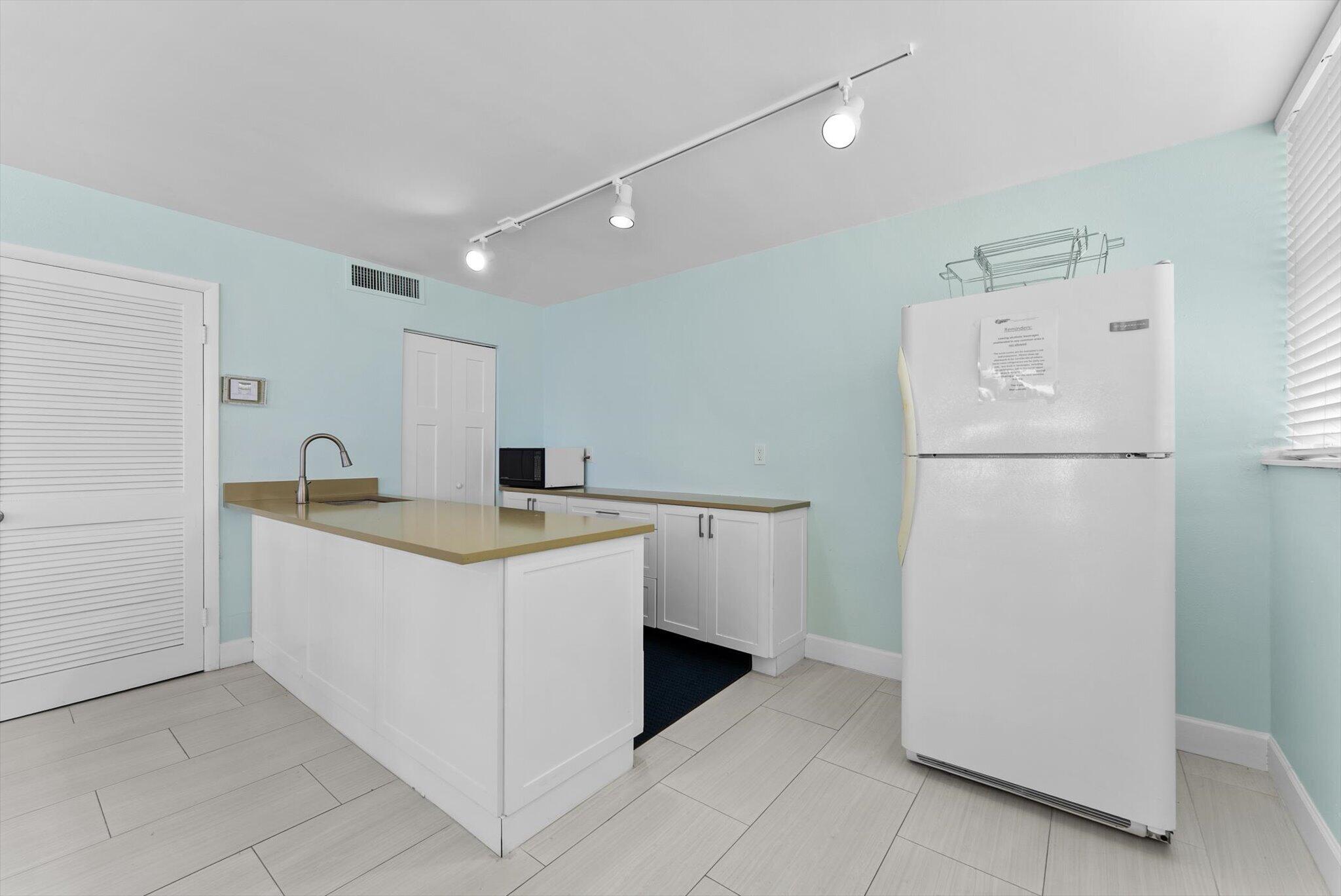 1237 HILLSBORO MILE #604, Hillsboro Beach FL 33062