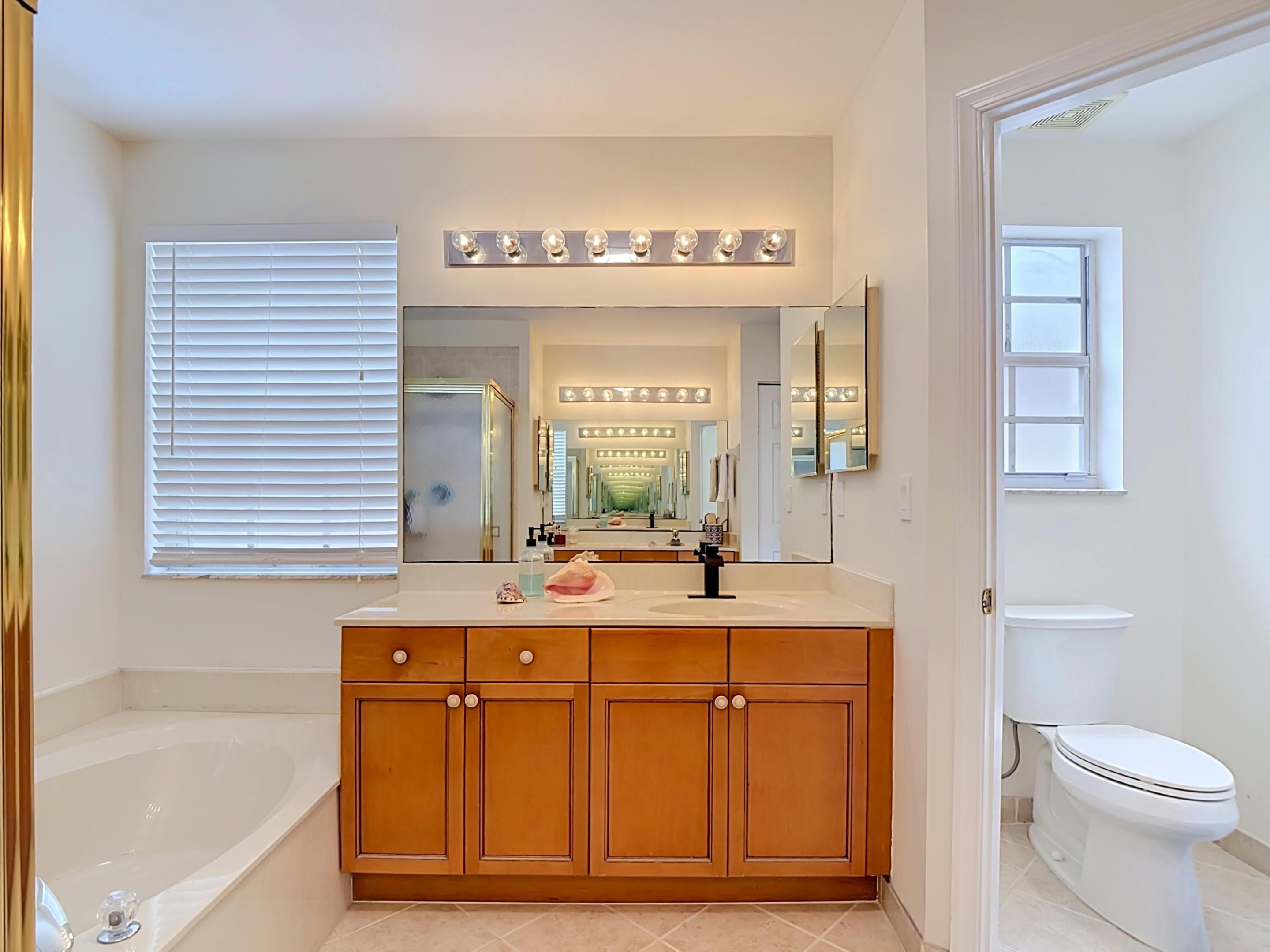 1154 OAKWATER, Royal Palm Beach FL 33411