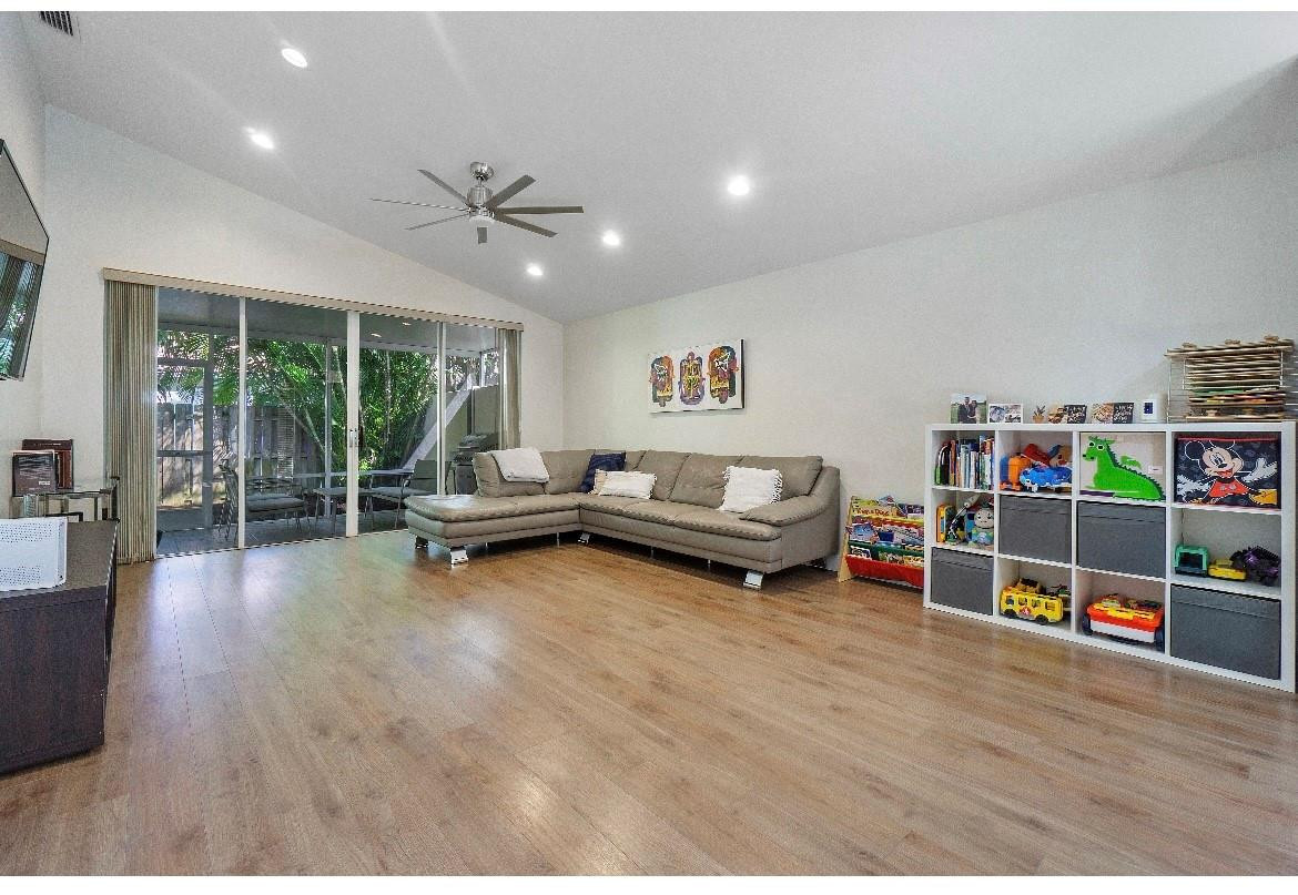 6165 NW 77th, Parkland FL 33067