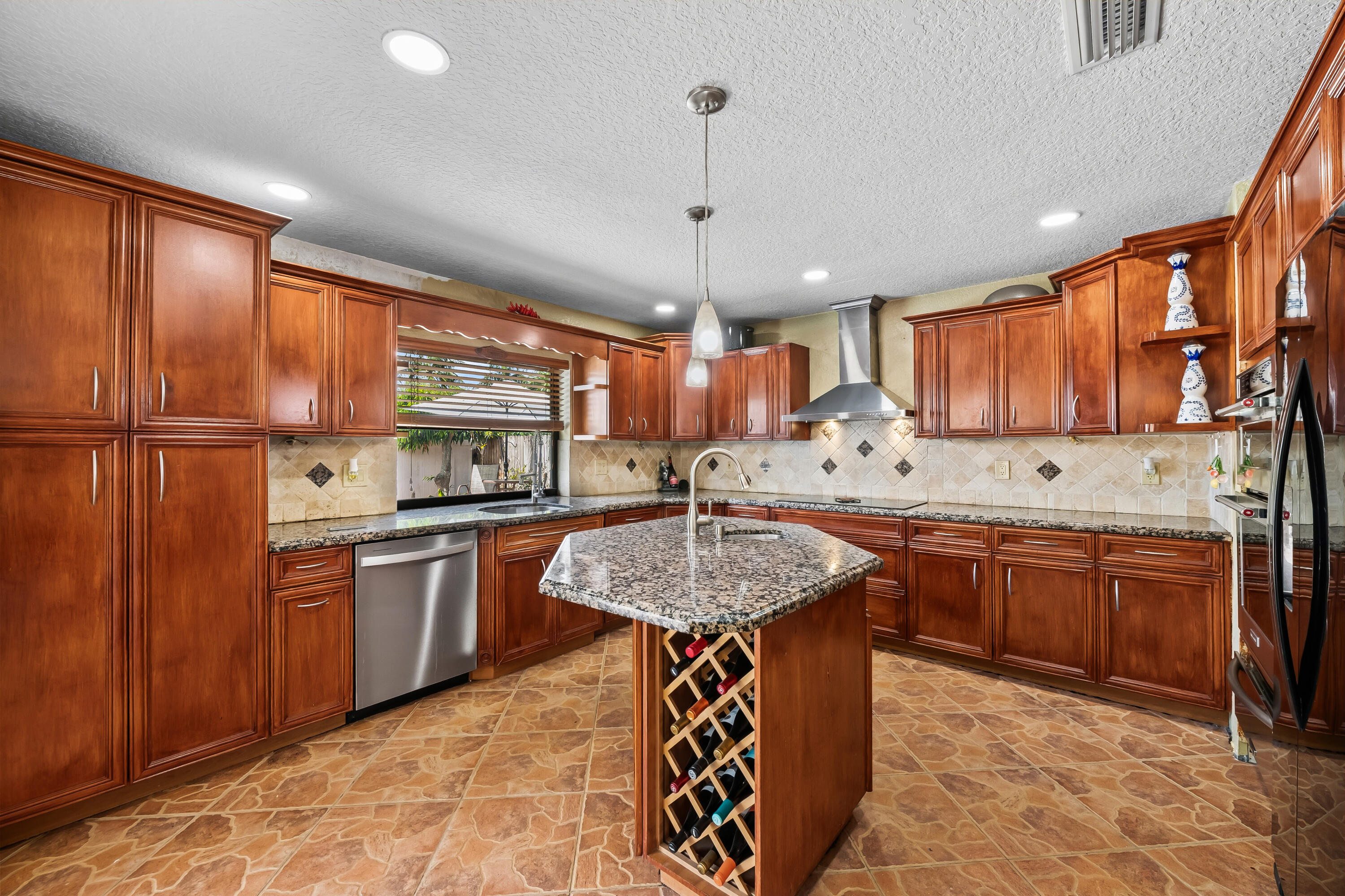 7970 NW 1ST, Margate FL 33063
