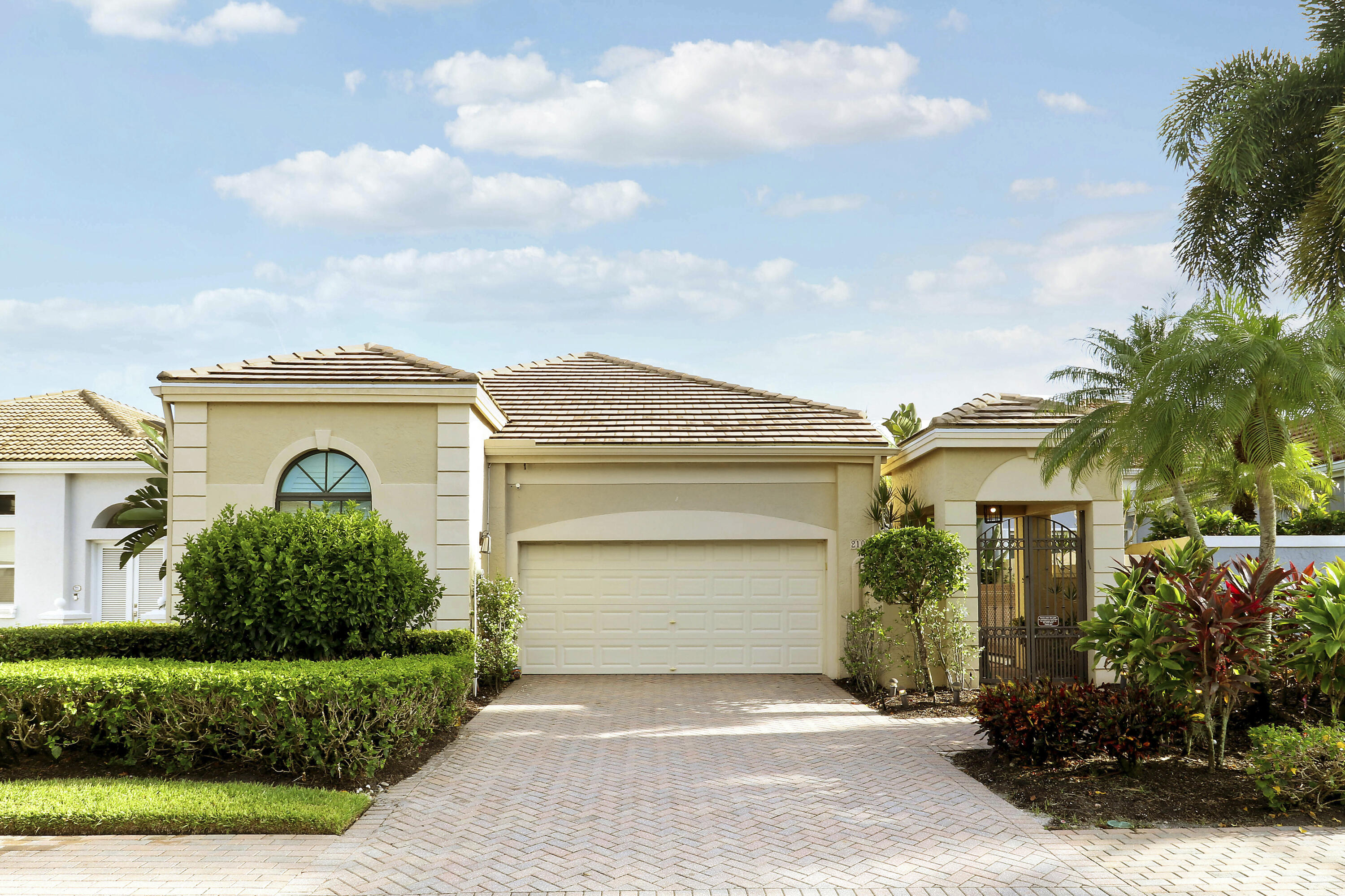210 Coral Cay, Palm Beach Gardens FL 33418