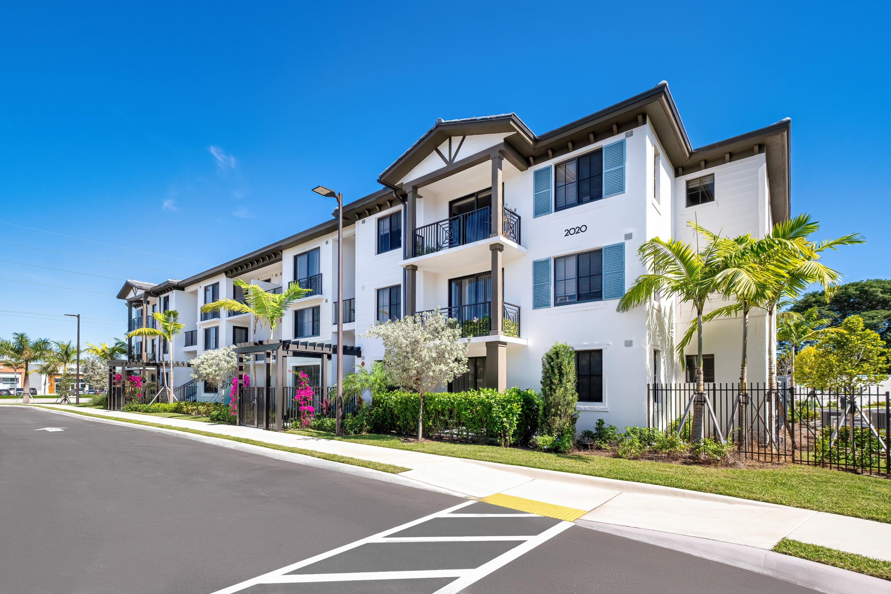 2000 Stirling #3-101, Hollywood FL 33020