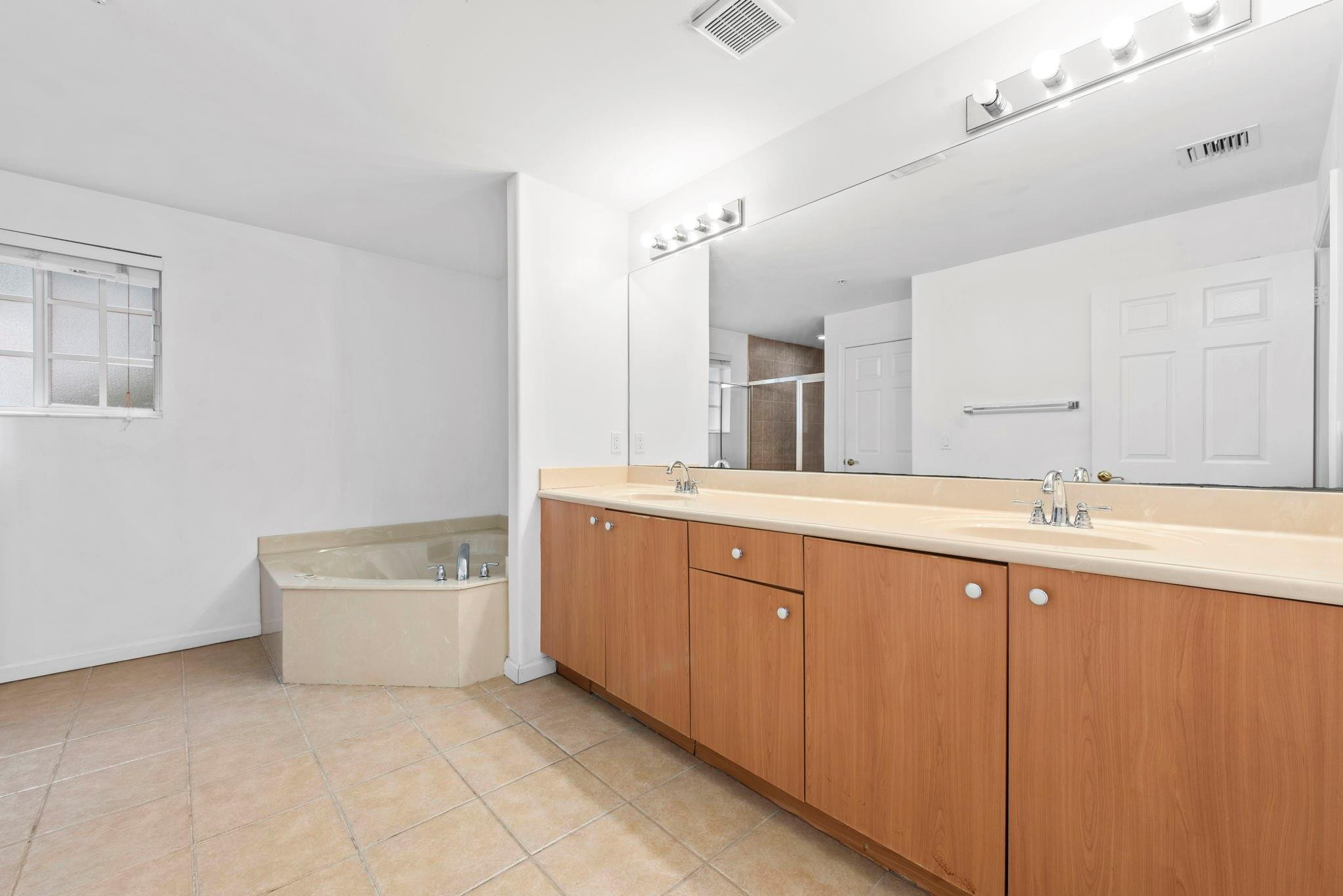 1425 NW 36TH, Lauderhill FL 33311