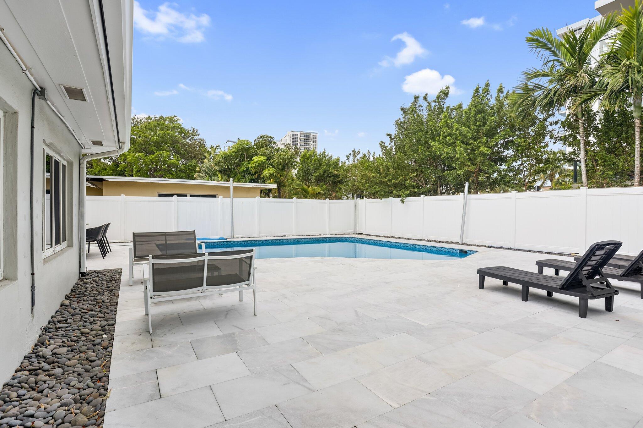 3025 CENTER, Fort Lauderdale FL 33308