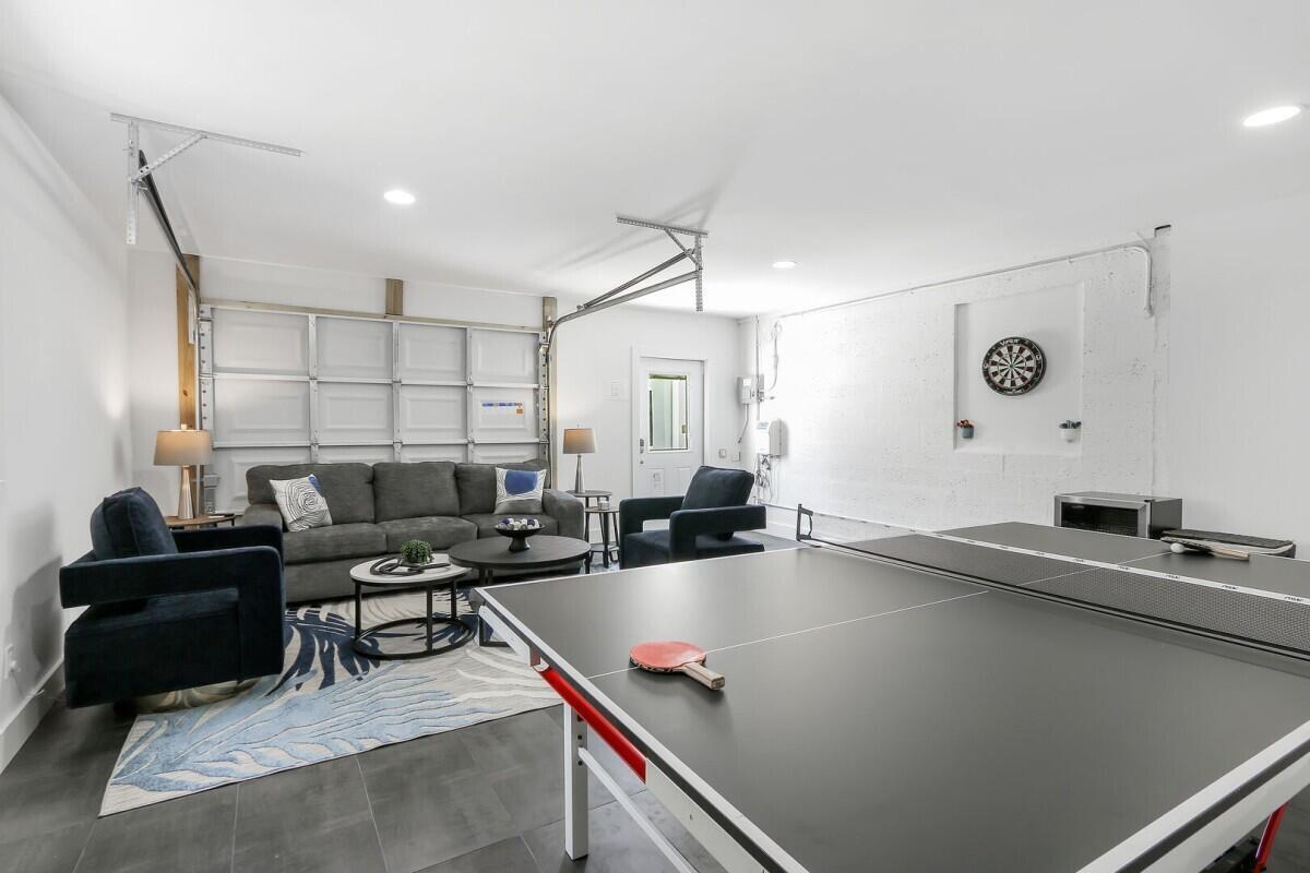 3025 CENTER, Fort Lauderdale FL 33308