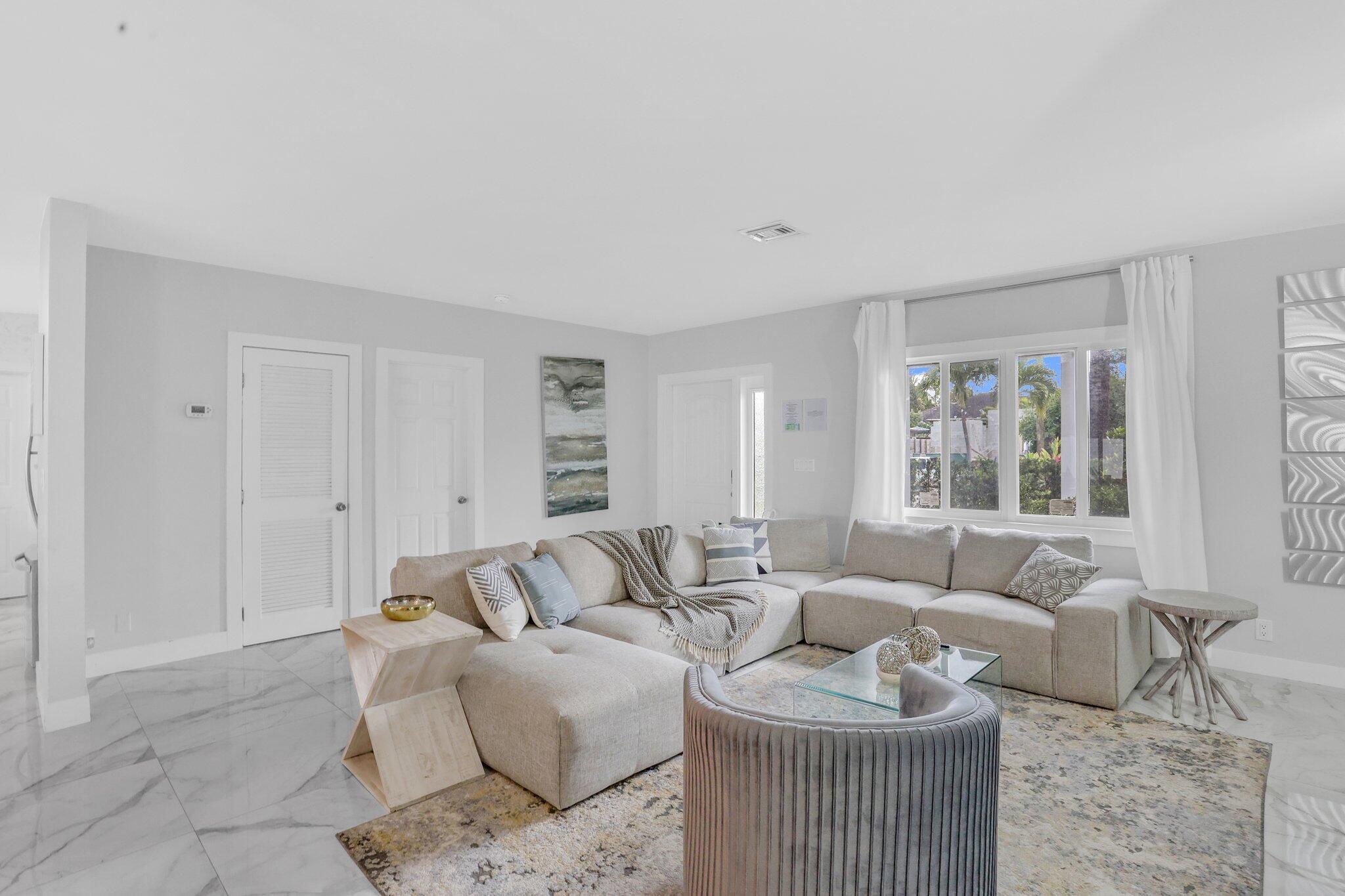 3025 CENTER, Fort Lauderdale FL 33308