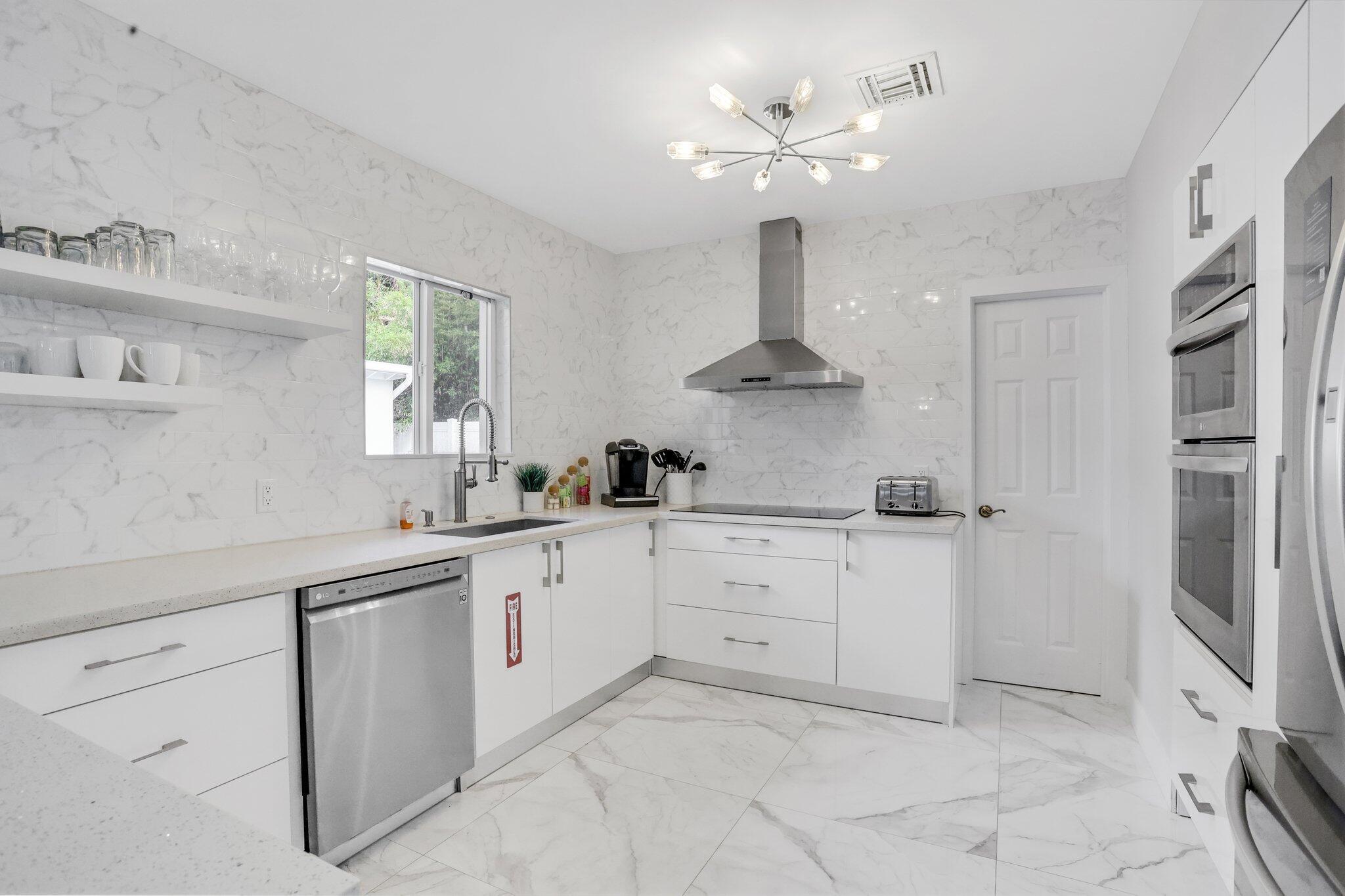 3025 CENTER, Fort Lauderdale FL 33308