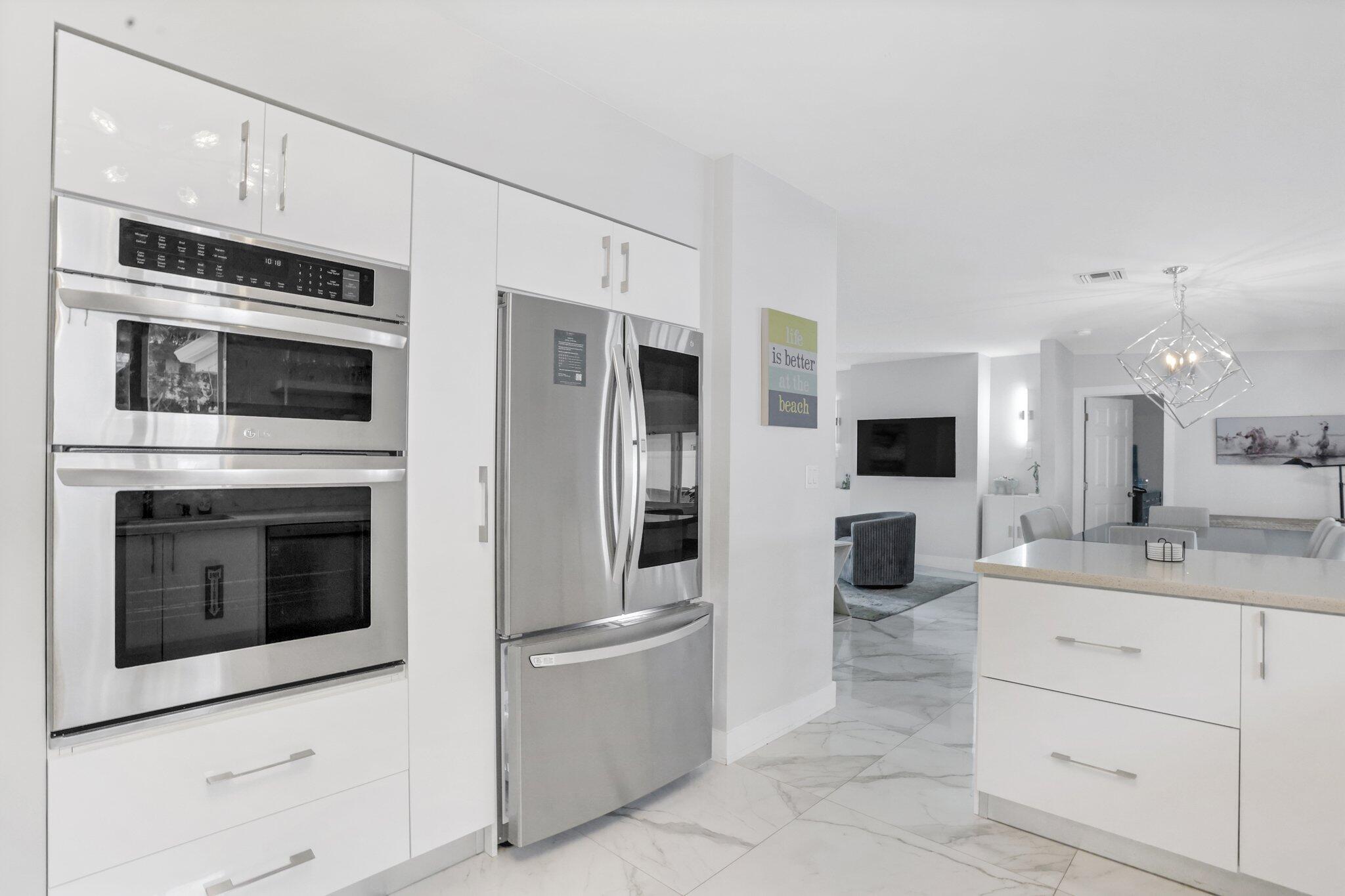 3025 CENTER, Fort Lauderdale FL 33308