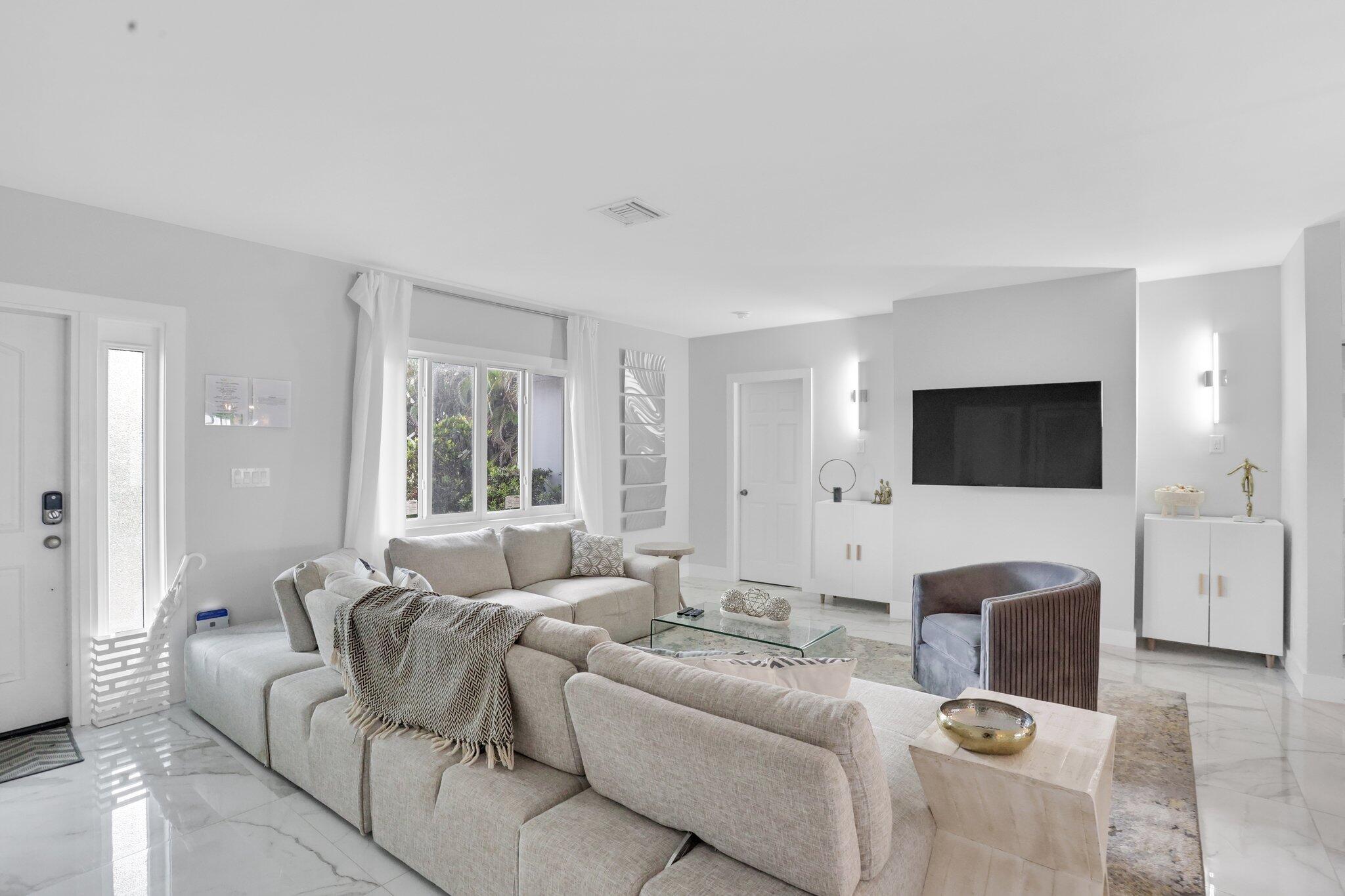 3025 CENTER, Fort Lauderdale FL 33308