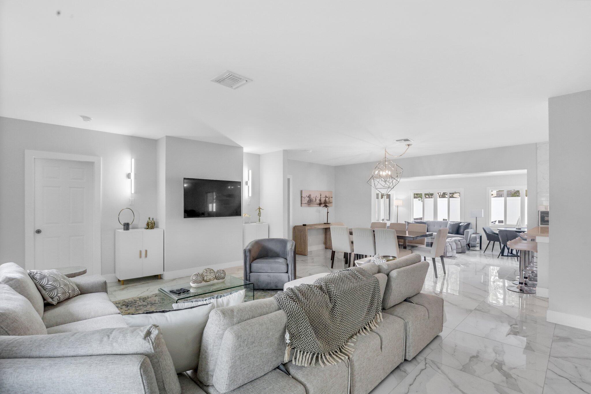 3025 CENTER, Fort Lauderdale FL 33308