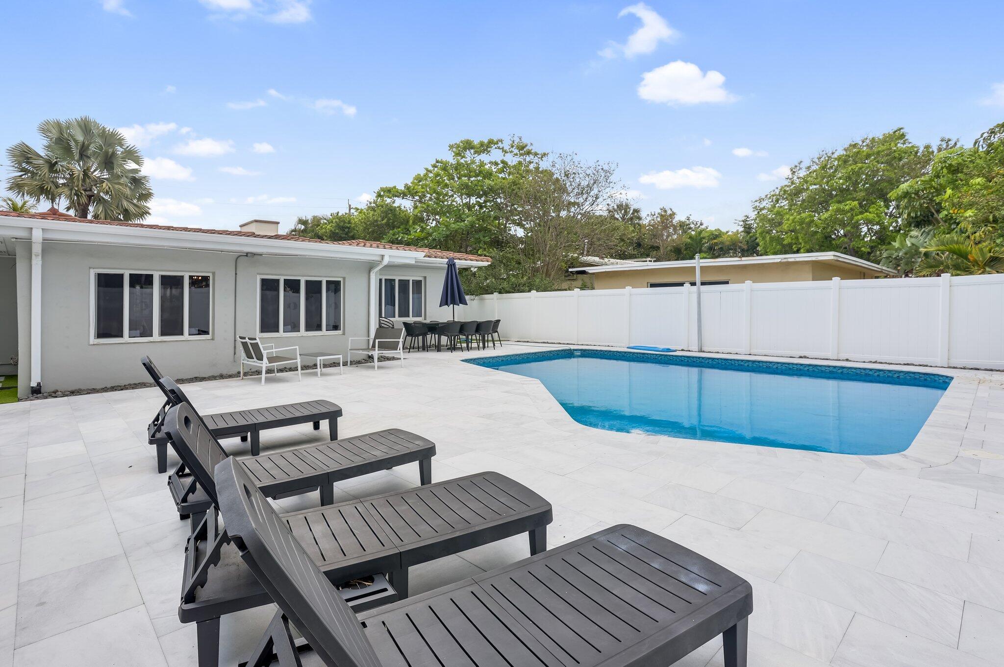 3025 CENTER, Fort Lauderdale FL 33308