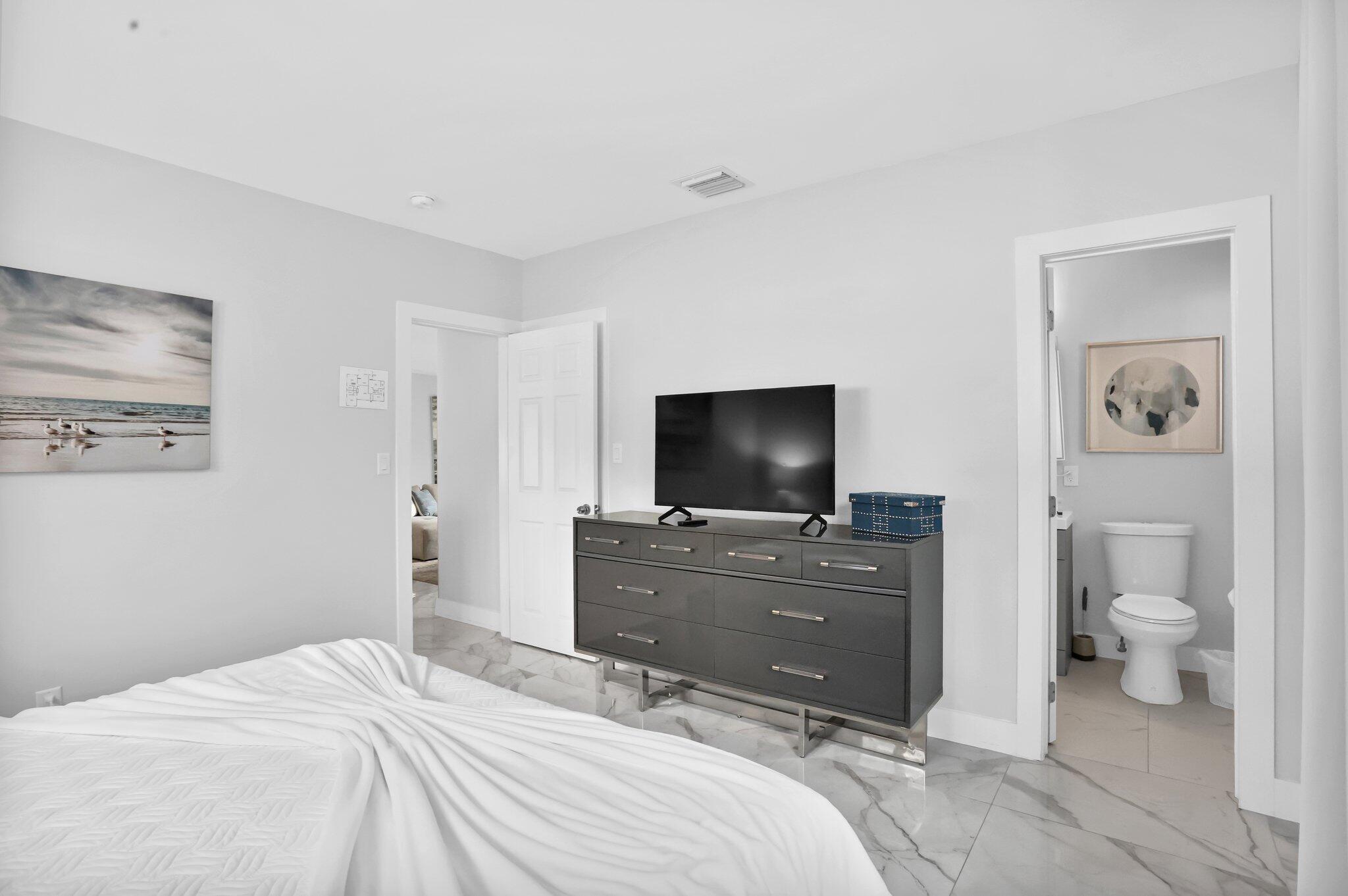 3025 CENTER, Fort Lauderdale FL 33308