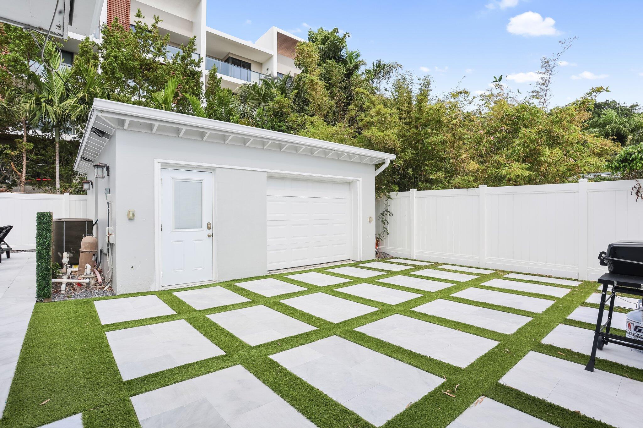 3025 CENTER, Fort Lauderdale FL 33308