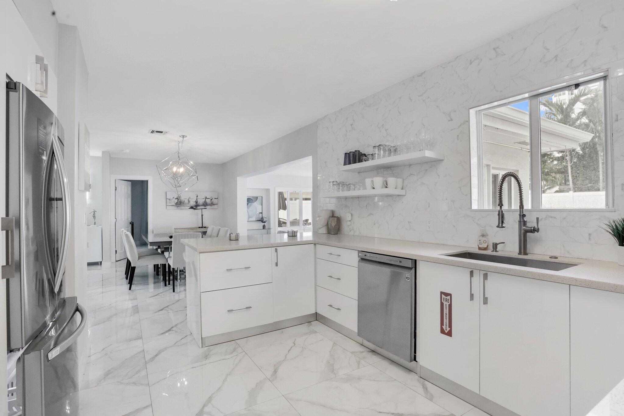 3025 CENTER, Fort Lauderdale FL 33308