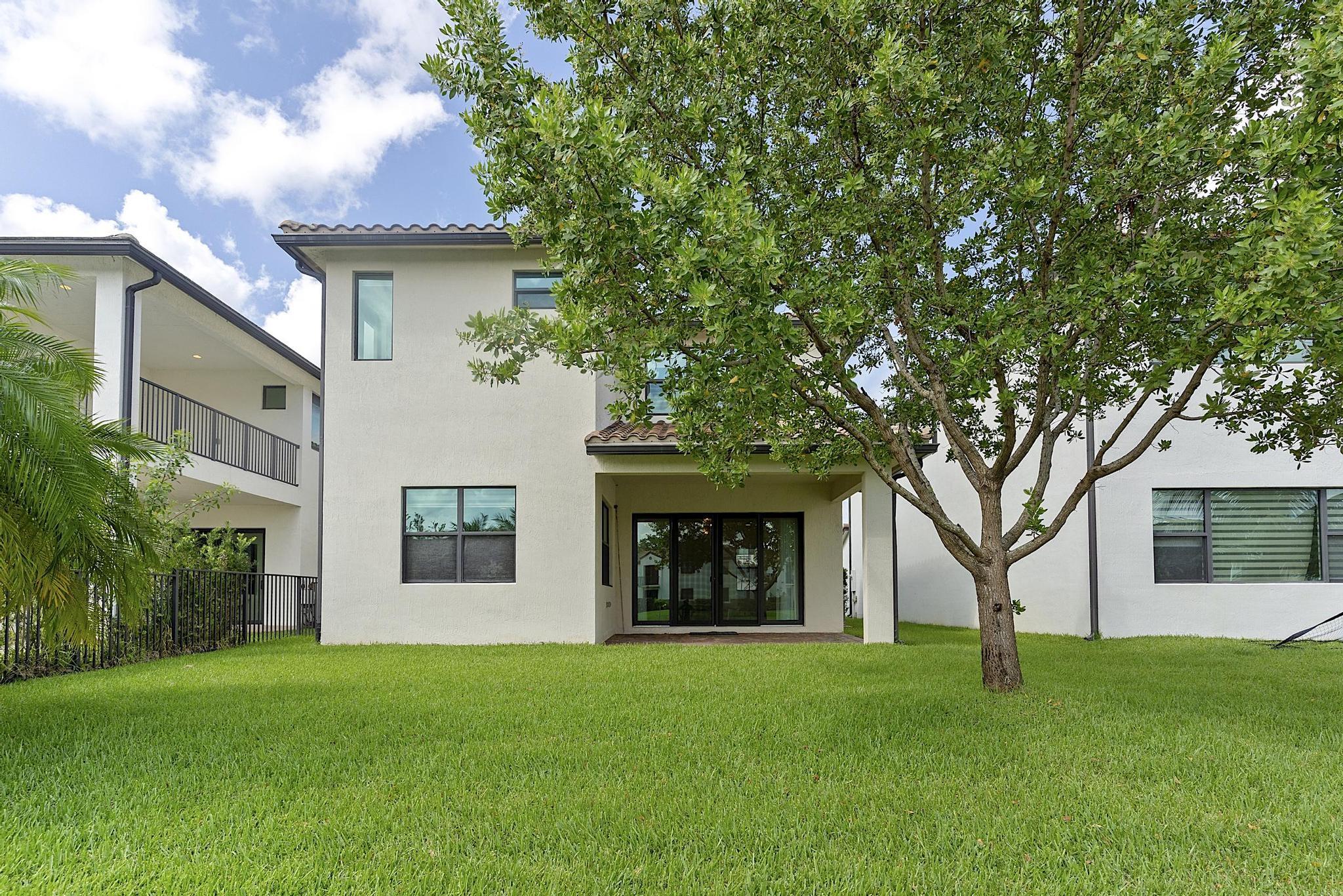 11824 SW 13th, Pembroke Pines FL 33025