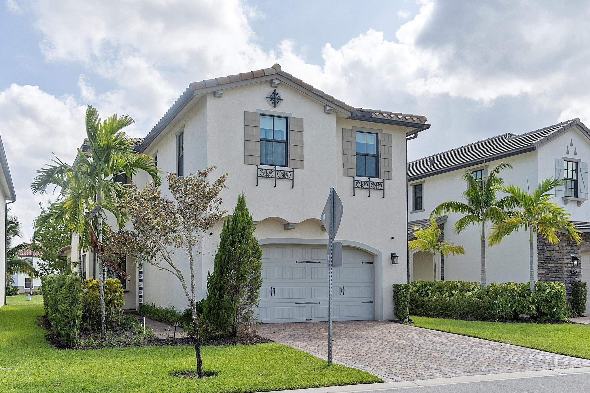 11824 SW 13th, Pembroke Pines FL 33025