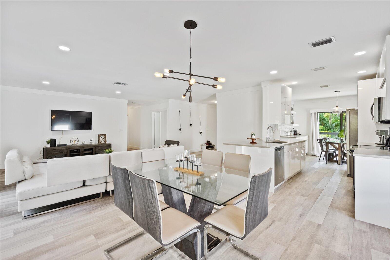 11311 Pond View #C201, Wellington FL 33414