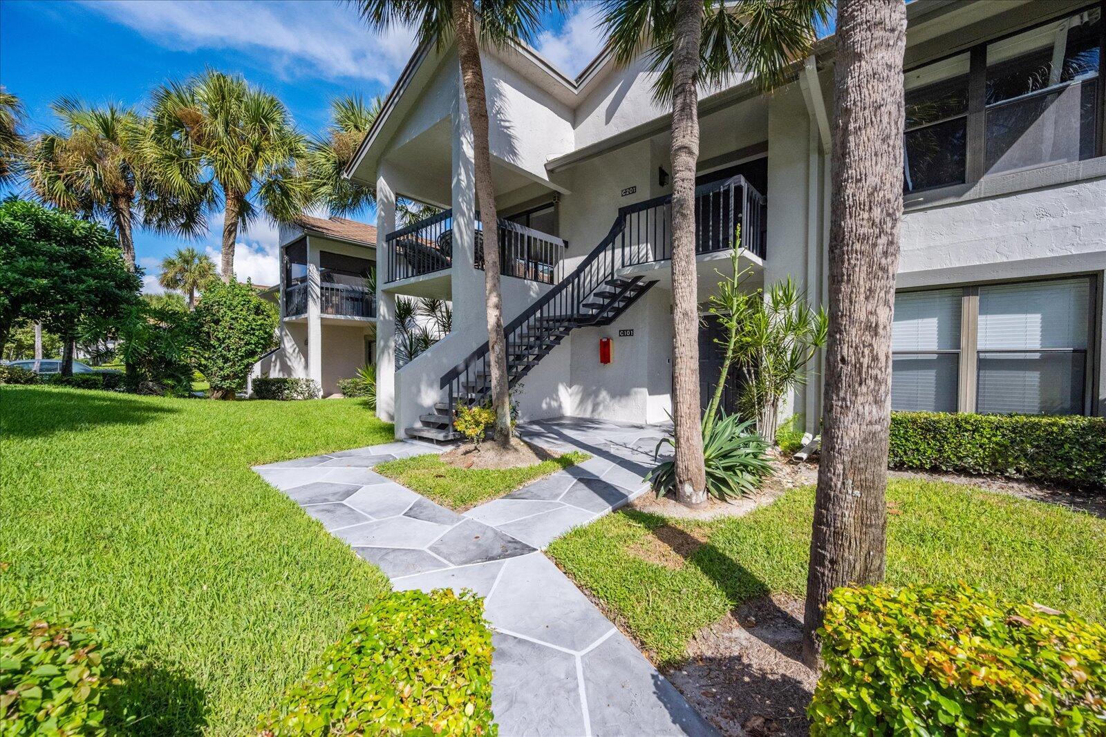 11311 Pond View #C201, Wellington FL 33414