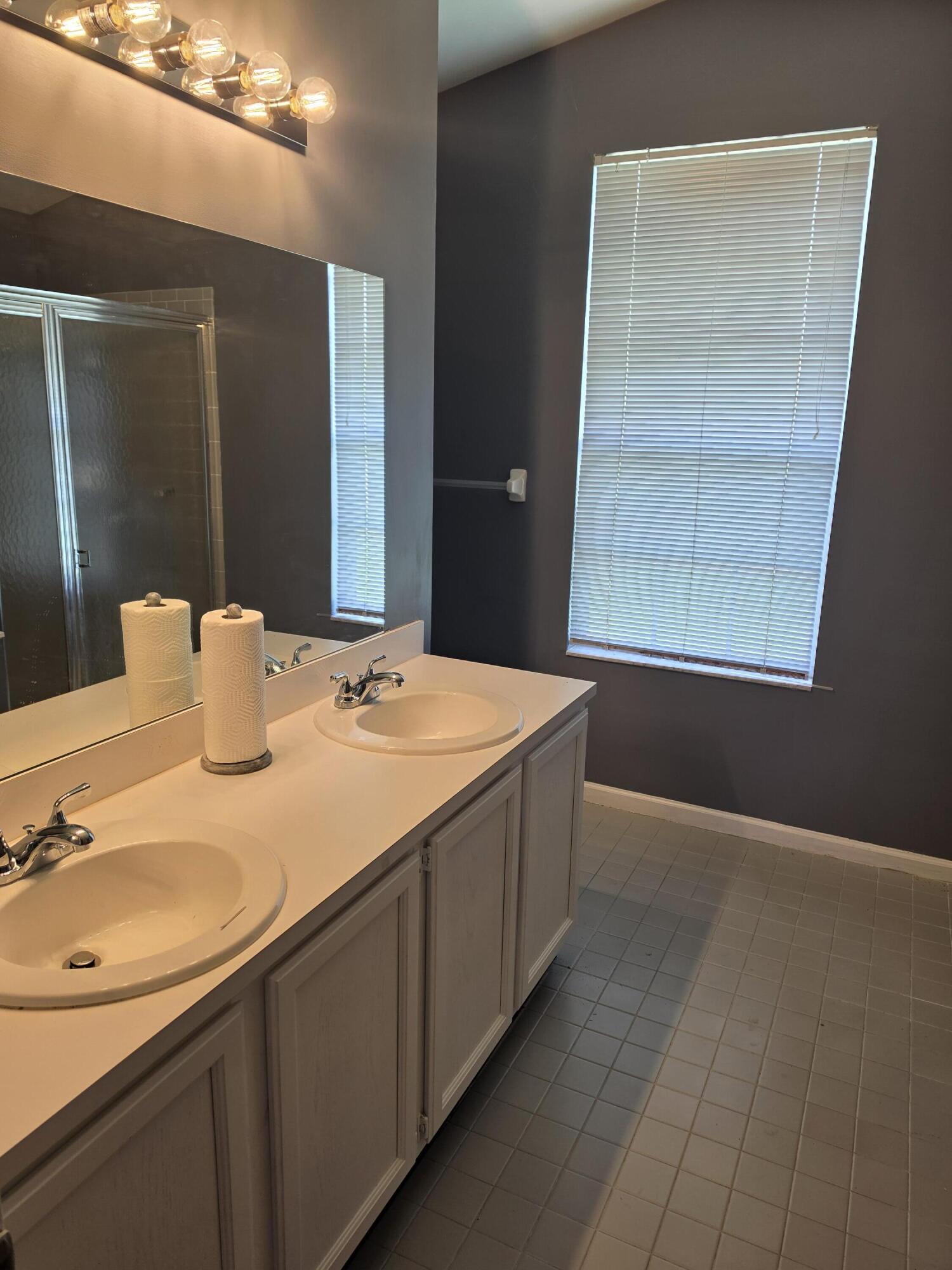 100 KINGS, Royal Palm Beach FL 33411