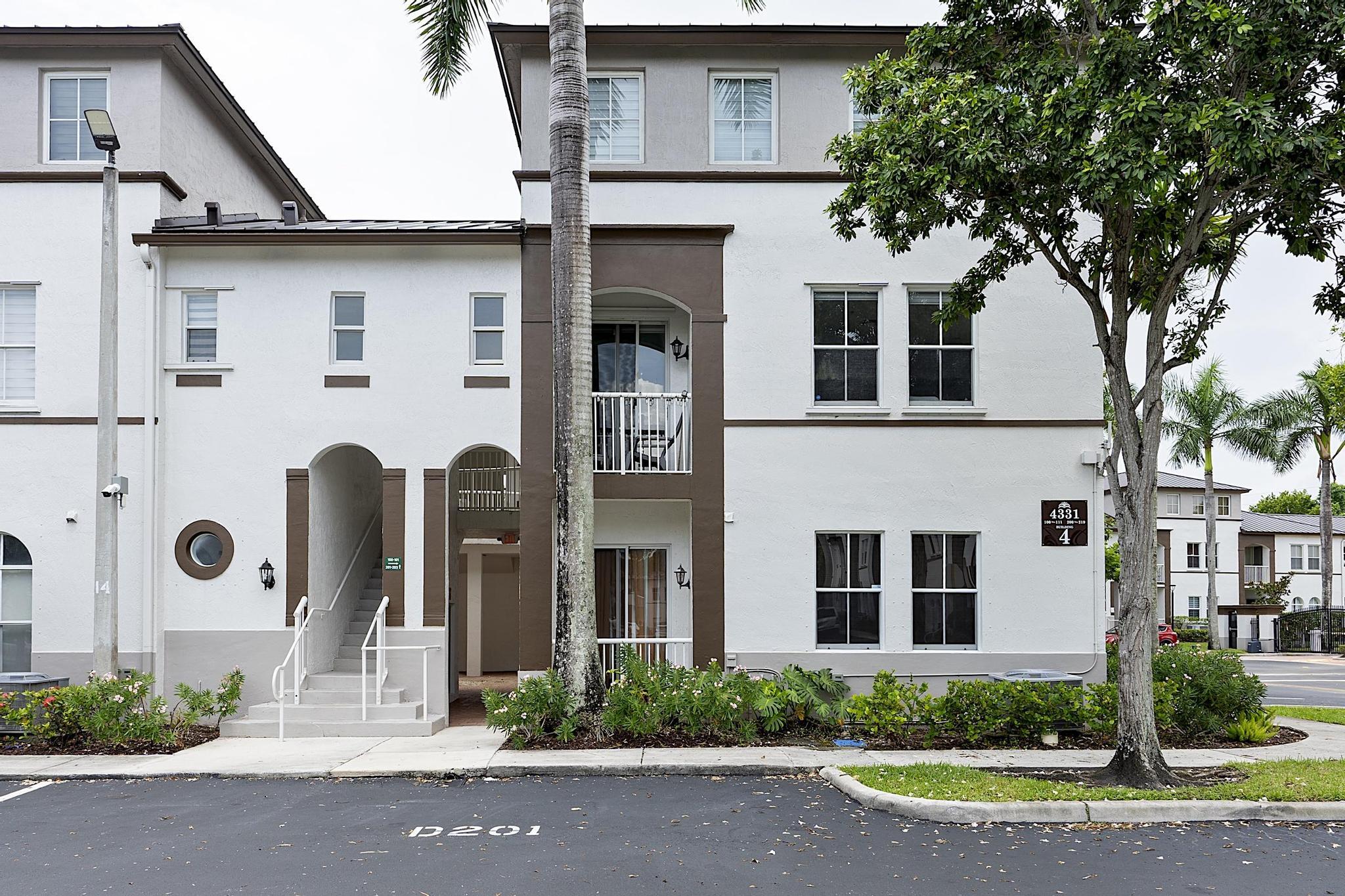 4331 SW 160th #103, Miramar FL 33027