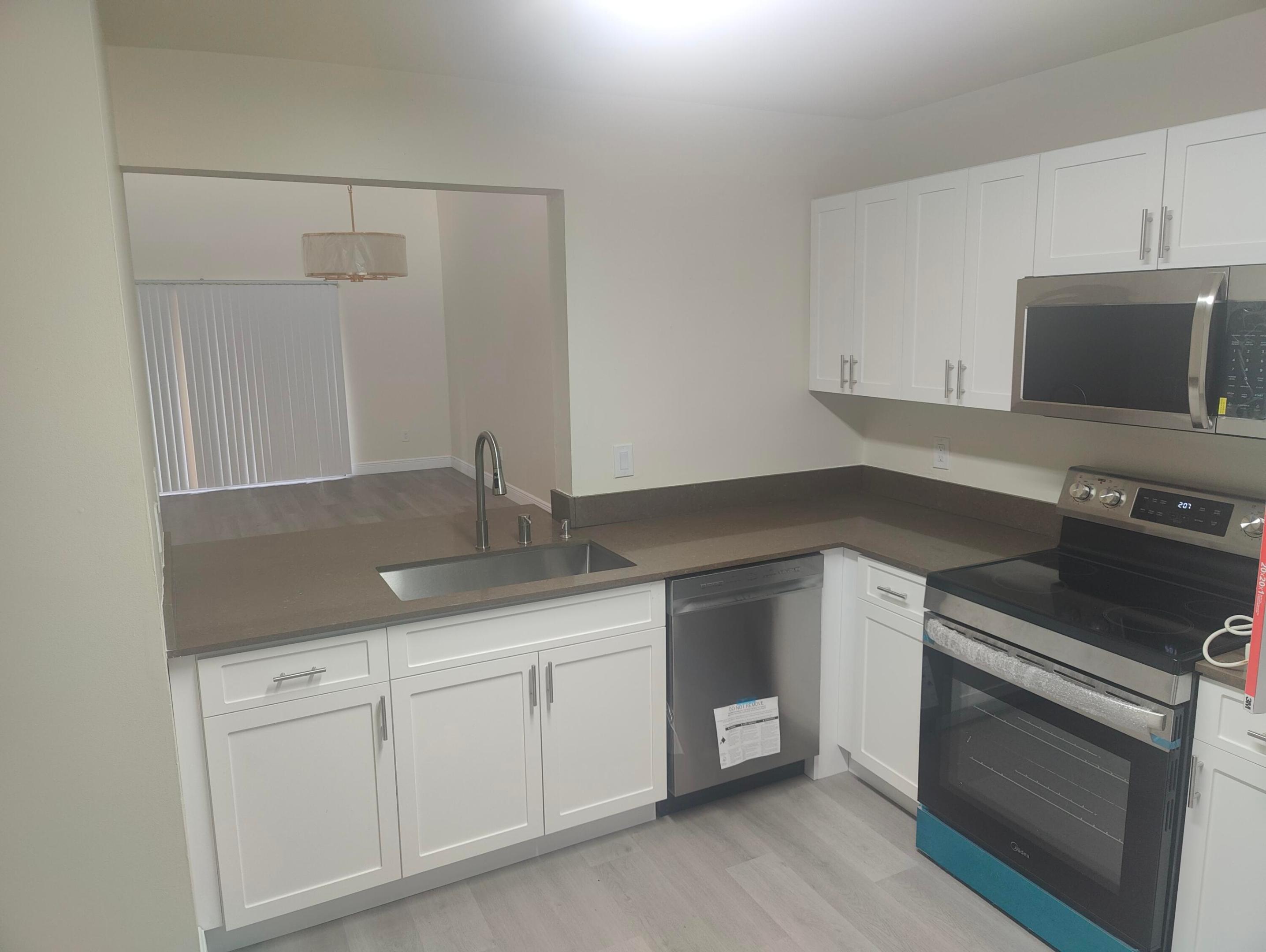 302 LAKEVIEW #302, Royal Palm Beach FL 33411