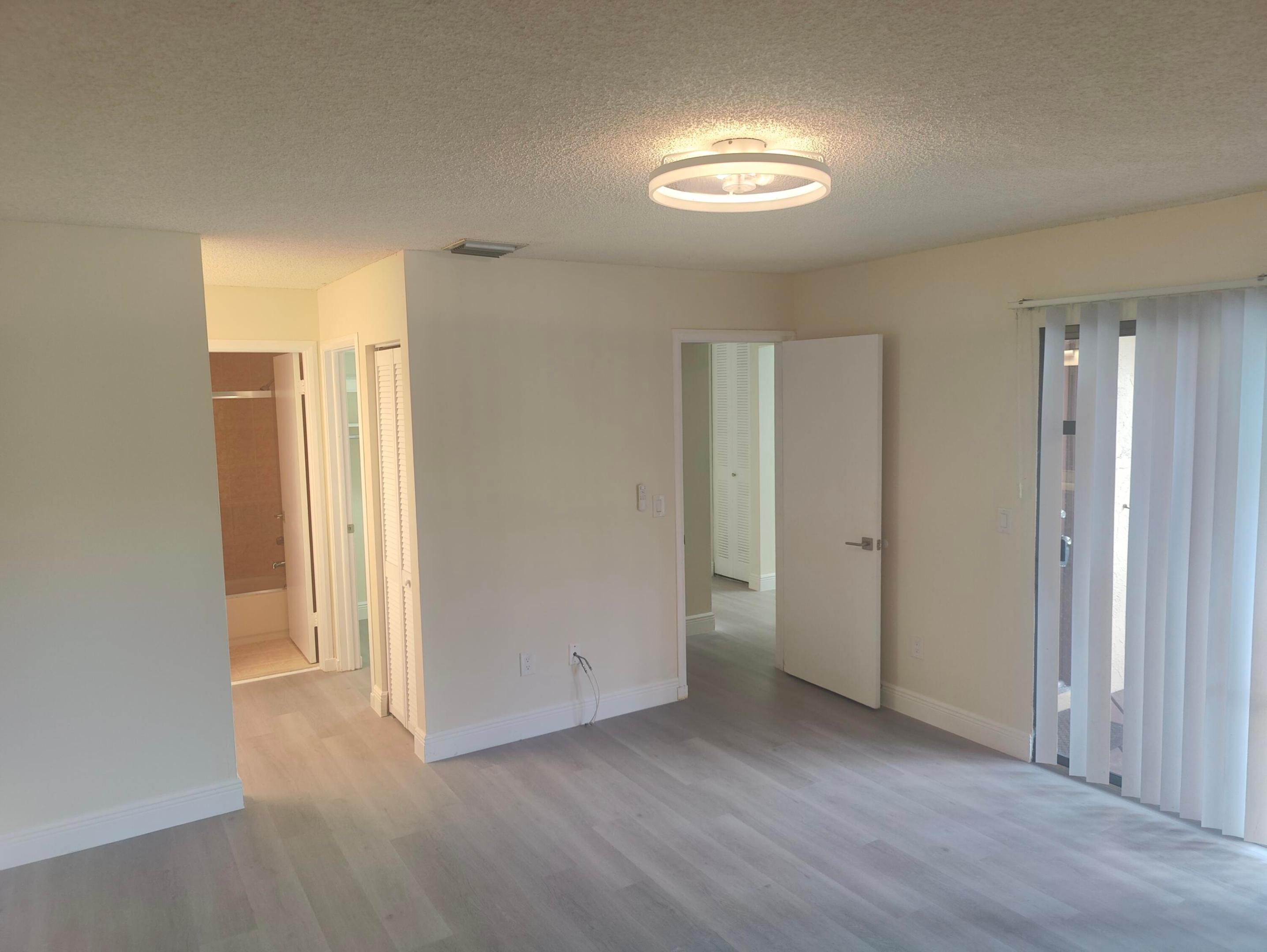 302 LAKEVIEW #302, Royal Palm Beach FL 33411