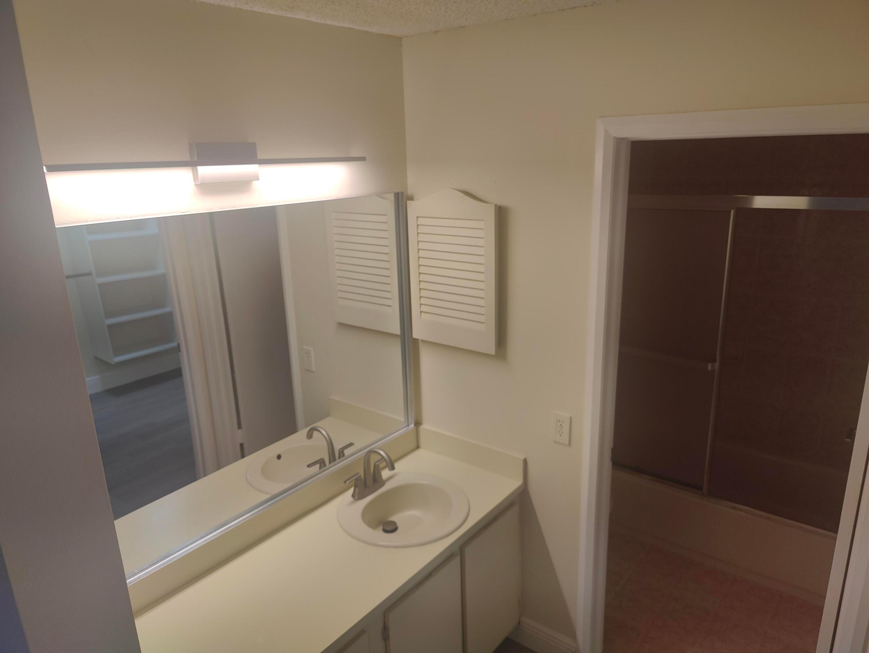 302 LAKEVIEW #302, Royal Palm Beach FL 33411