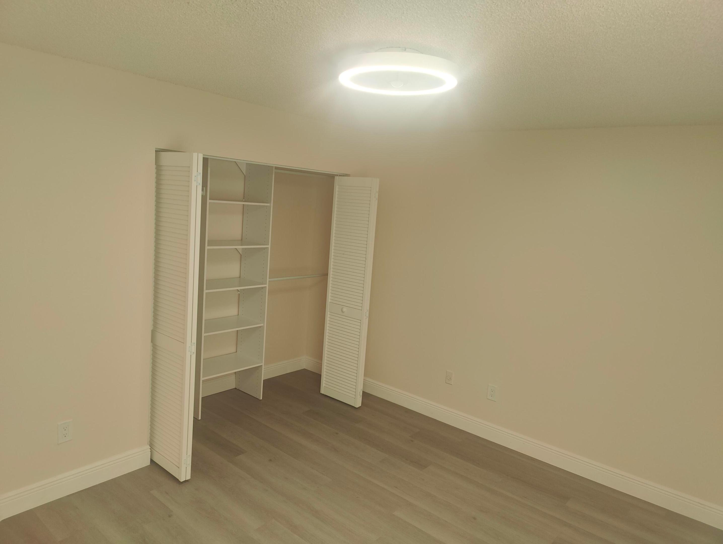 302 LAKEVIEW #302, Royal Palm Beach FL 33411