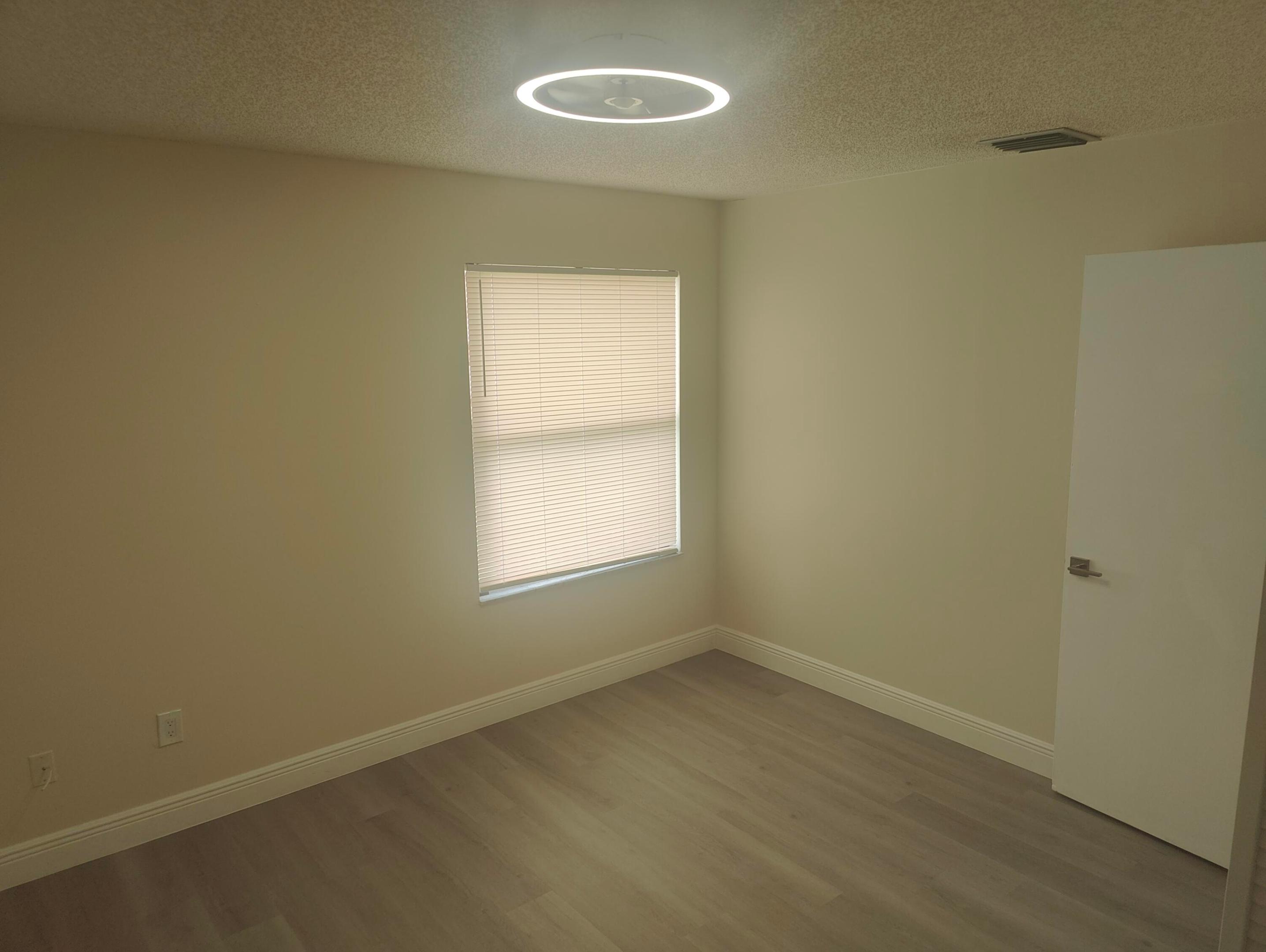 302 LAKEVIEW #302, Royal Palm Beach FL 33411