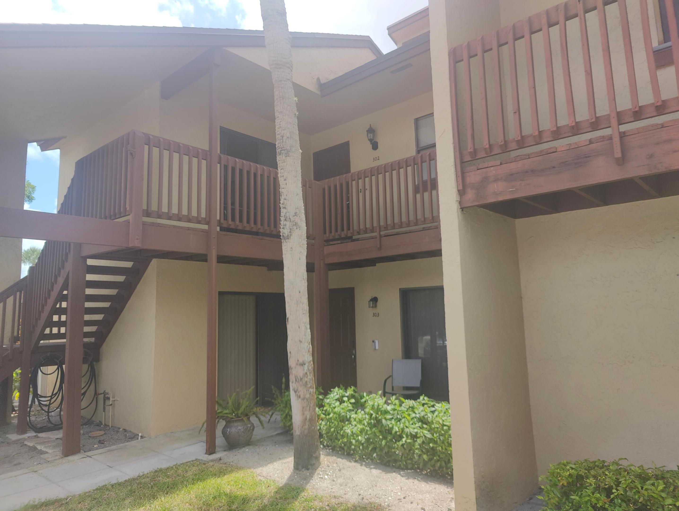 302 LAKEVIEW #302, Royal Palm Beach FL 33411